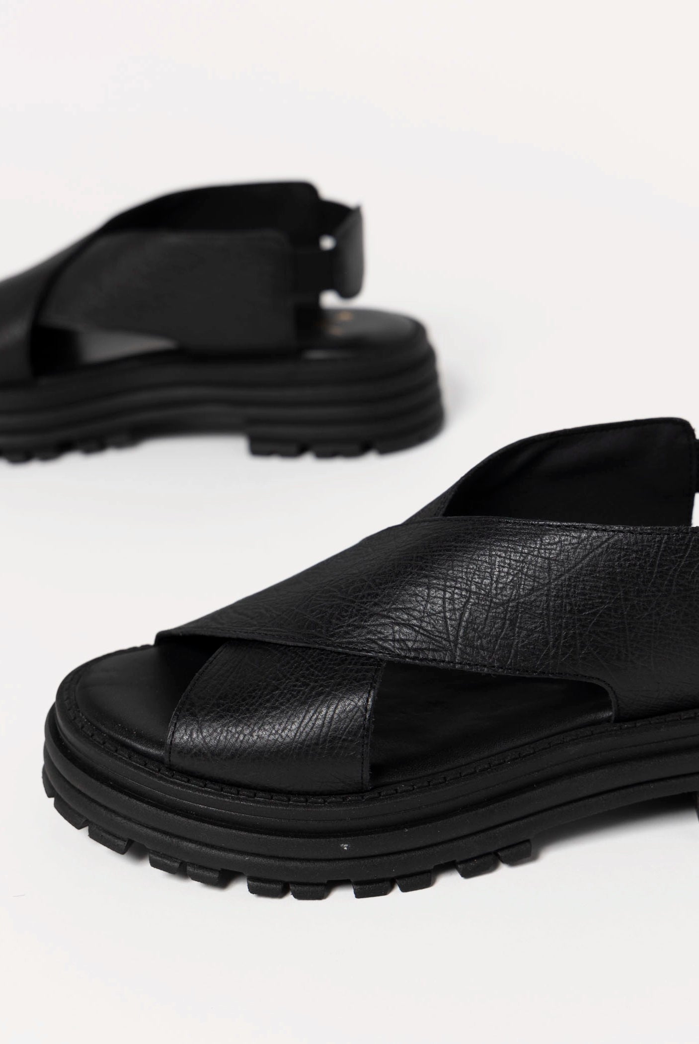 swatch_Black Leather kmb dafne sandal