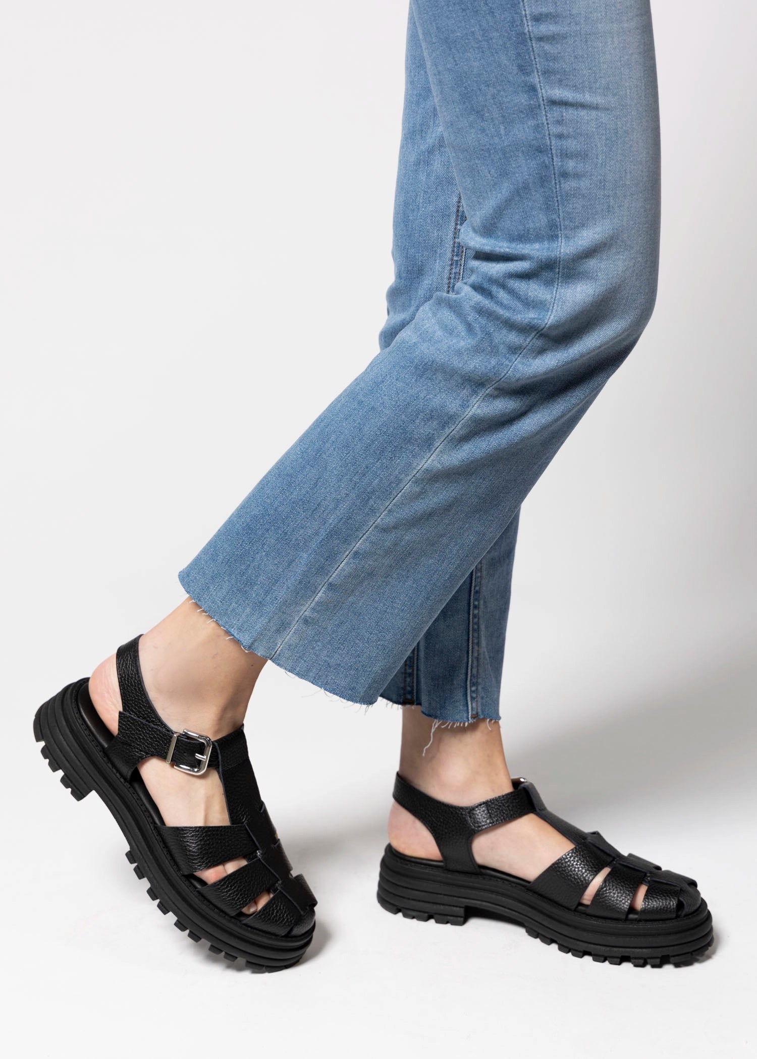 swatch_Black Leather kmb cala fisherman sandal