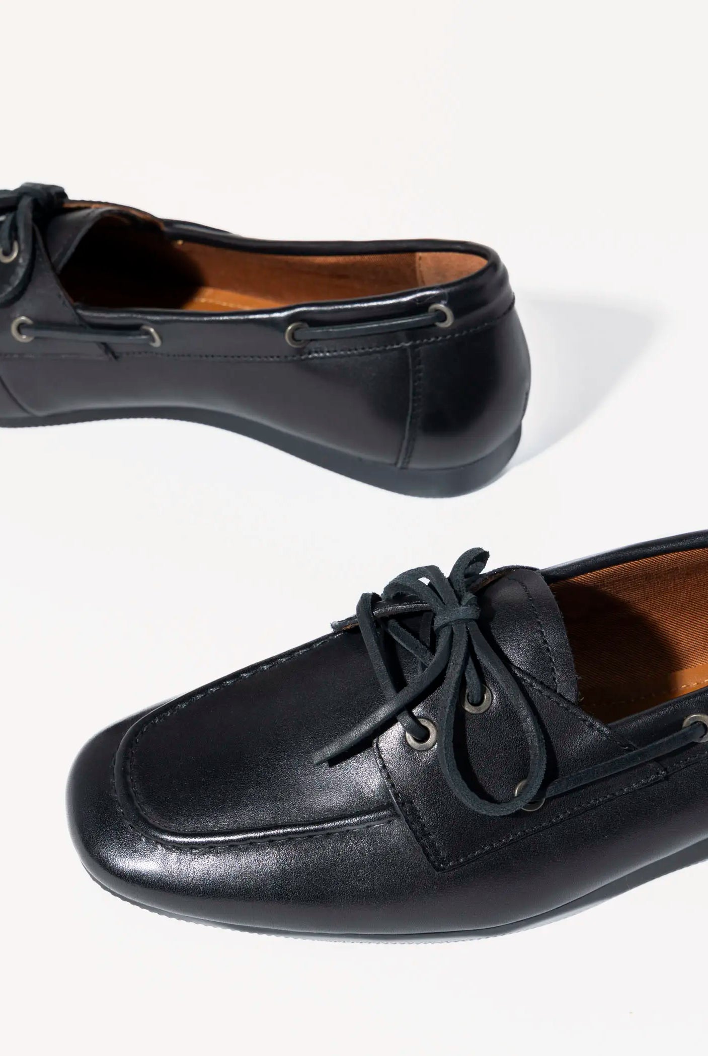 swatch_black hillary boat shoe flat shoes