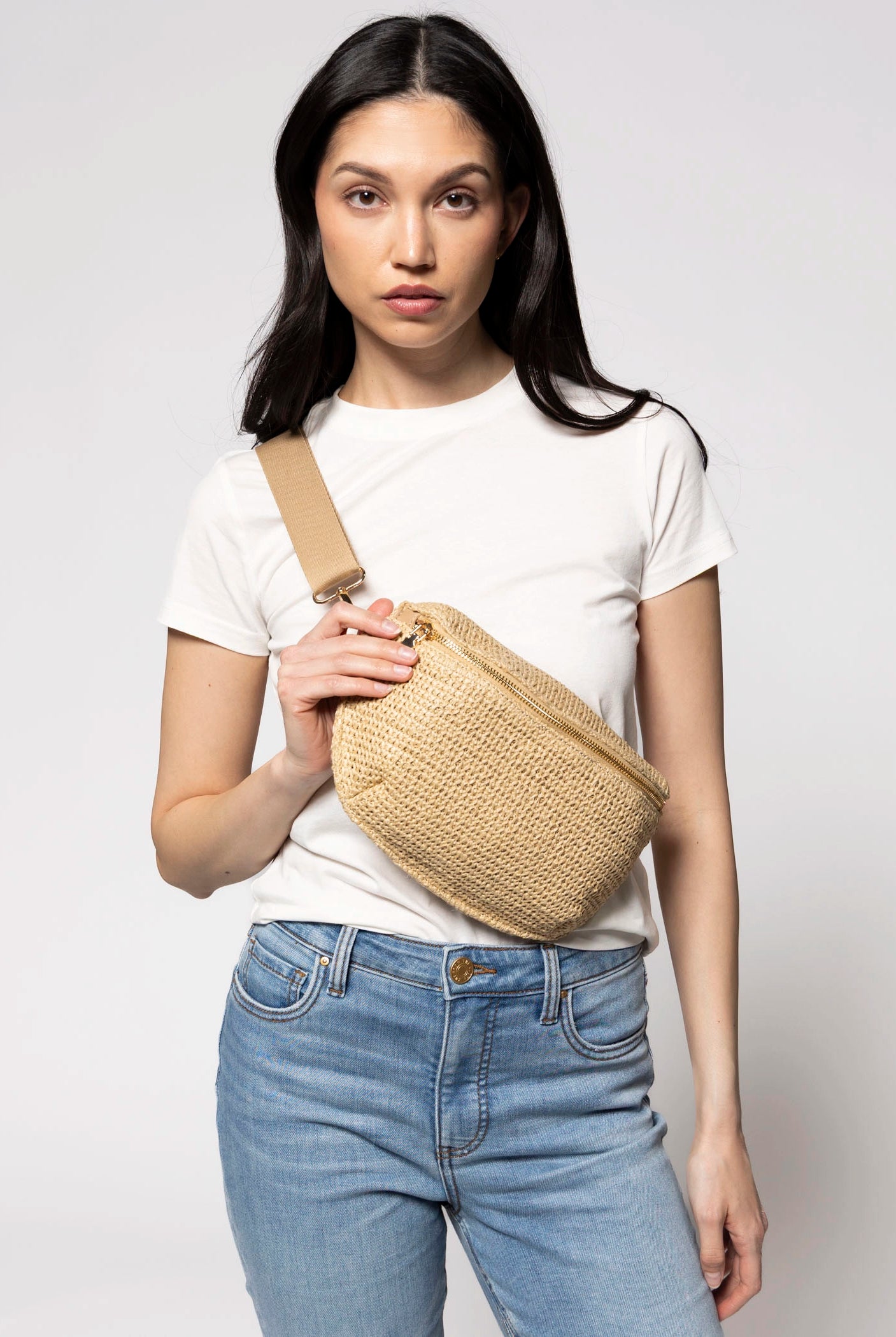 swatch_Natural raffia belt bag