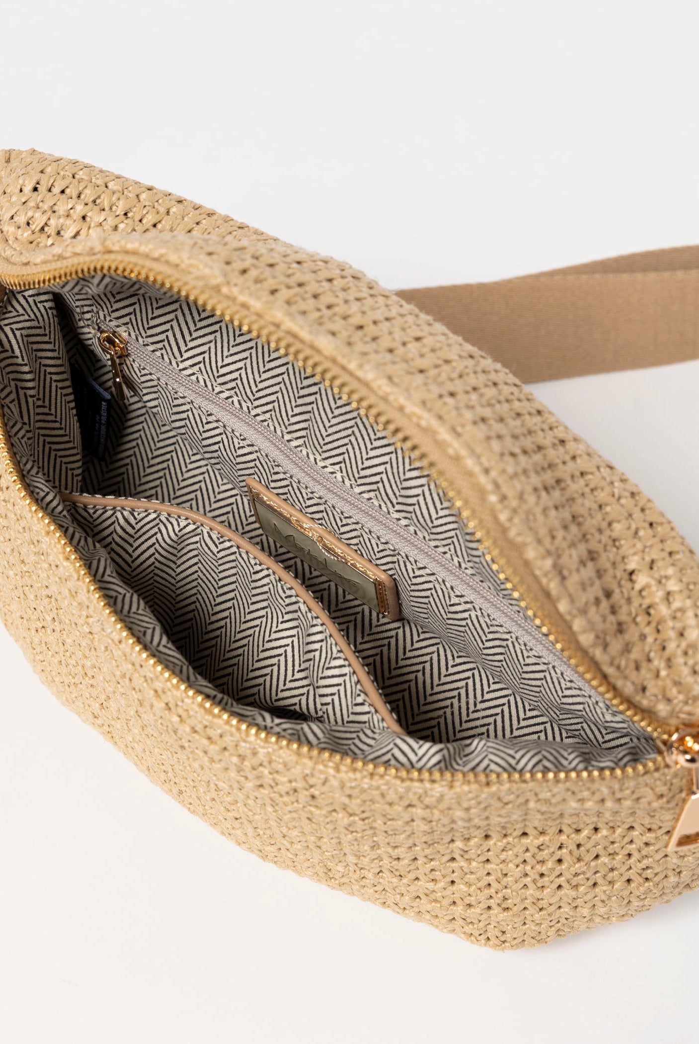 swatch_Natural raffia belt bag