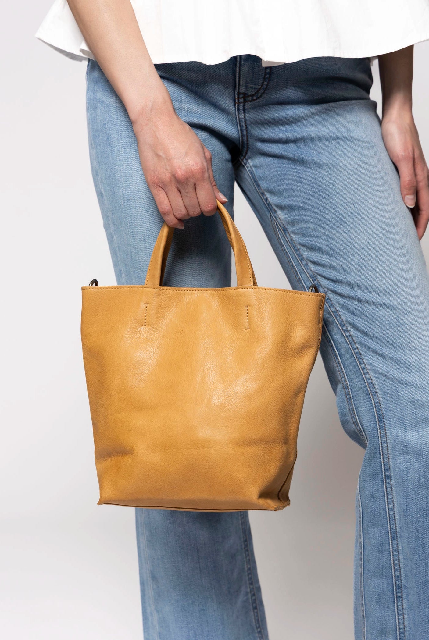 swatch_Camel latico fiona leather crossbody bag