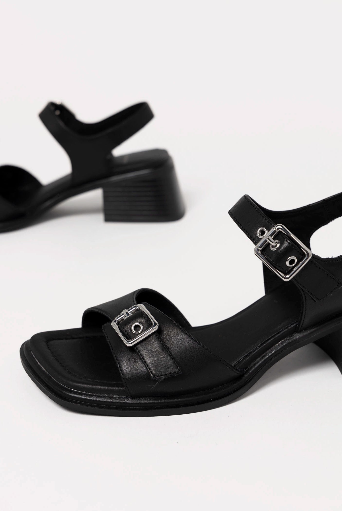 swatch_Black vagabond ines heeled sandals