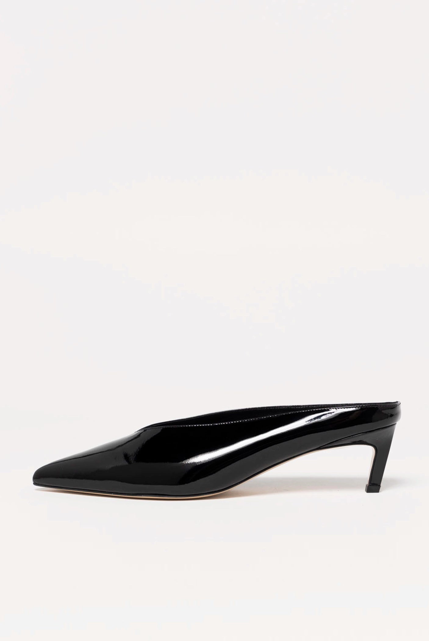 swatch_Black Patent pointed toe mule