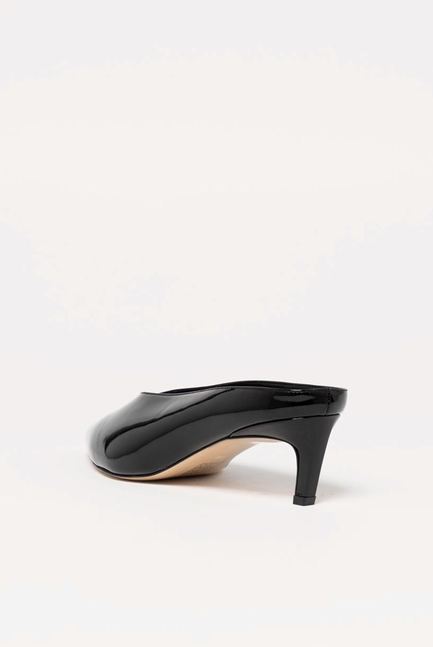 swatch_Black Patent pointed toe mule