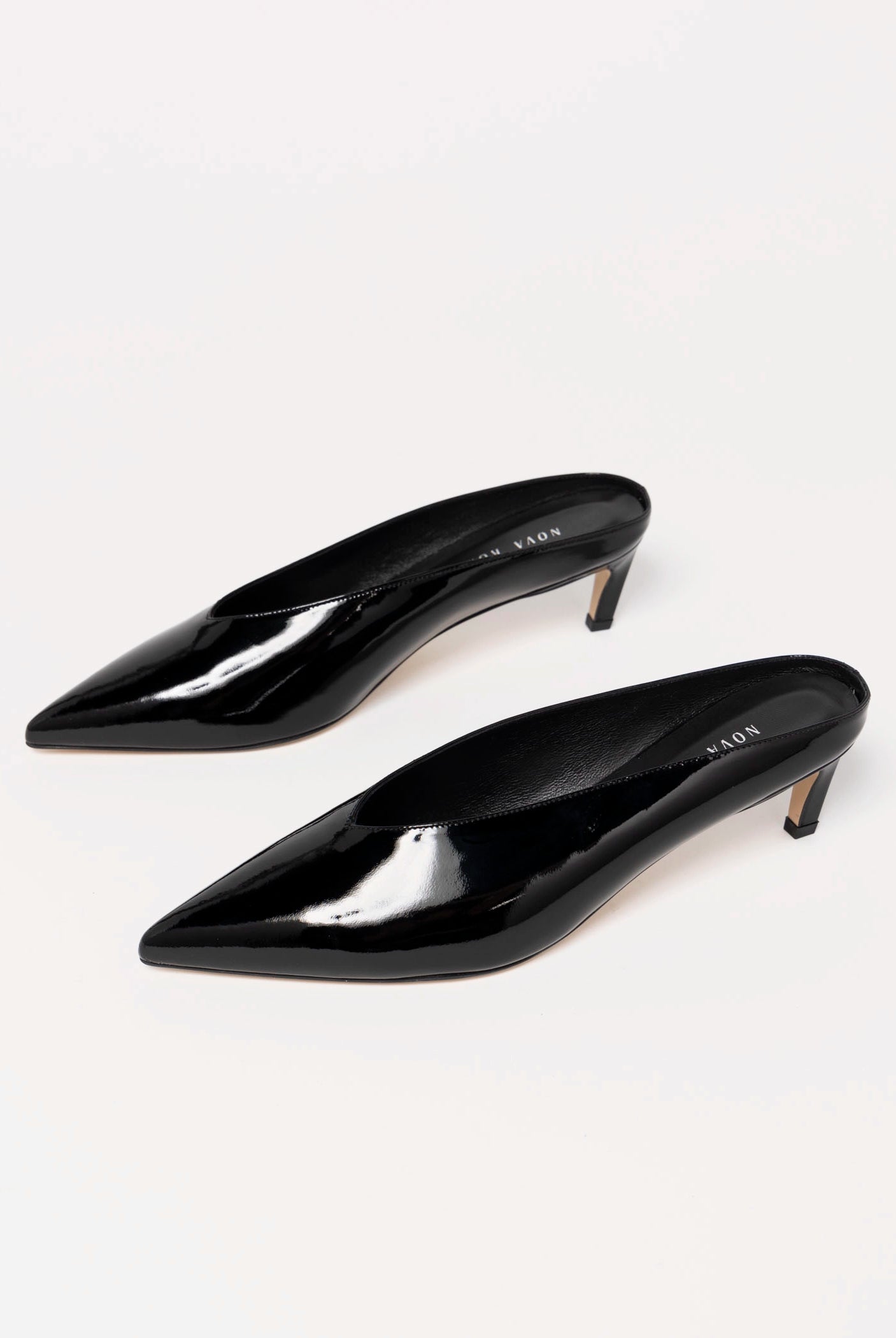 swatch_Black Patent pointed toe mule