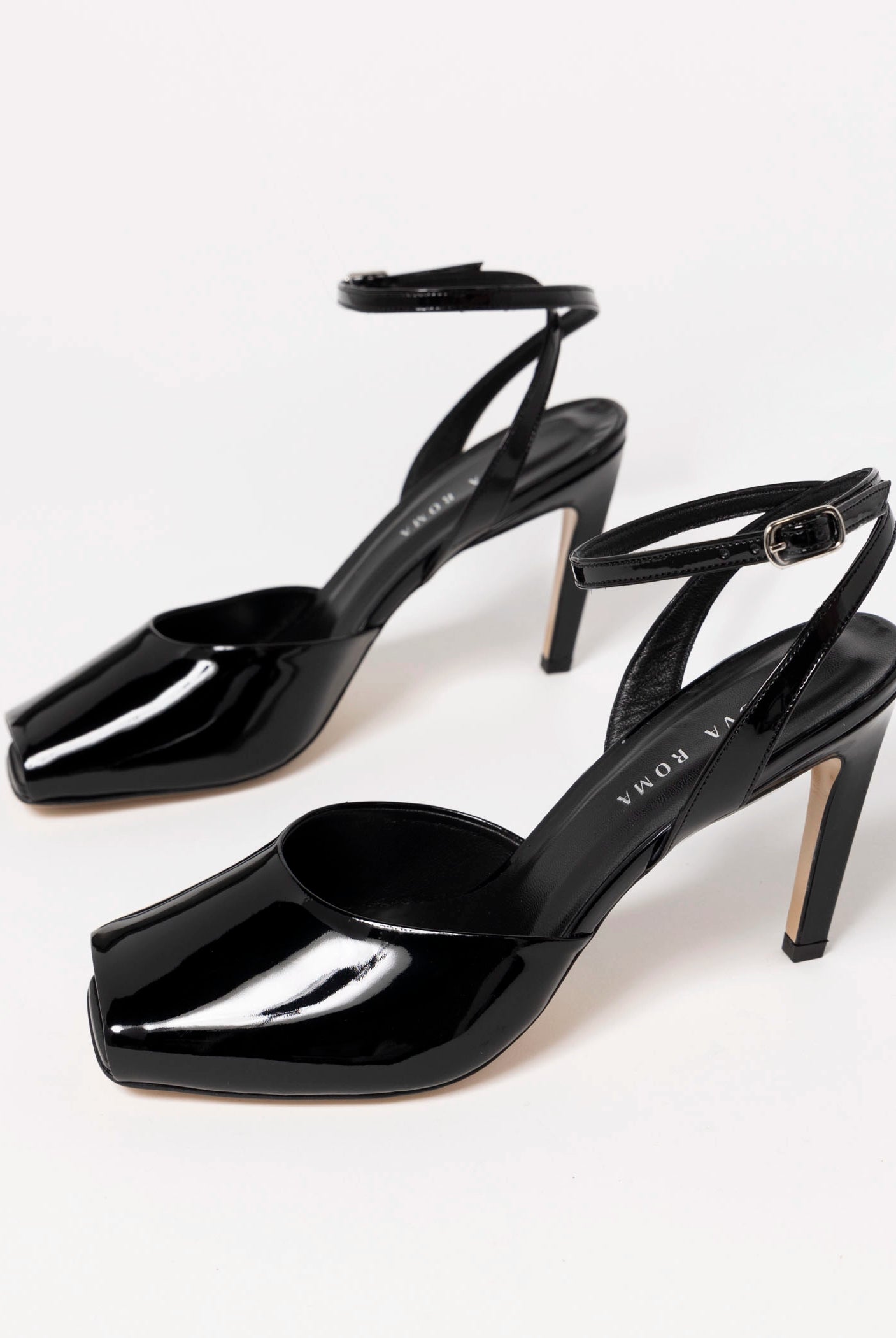 swatch_Black Patent Heeled Peep toe sandal