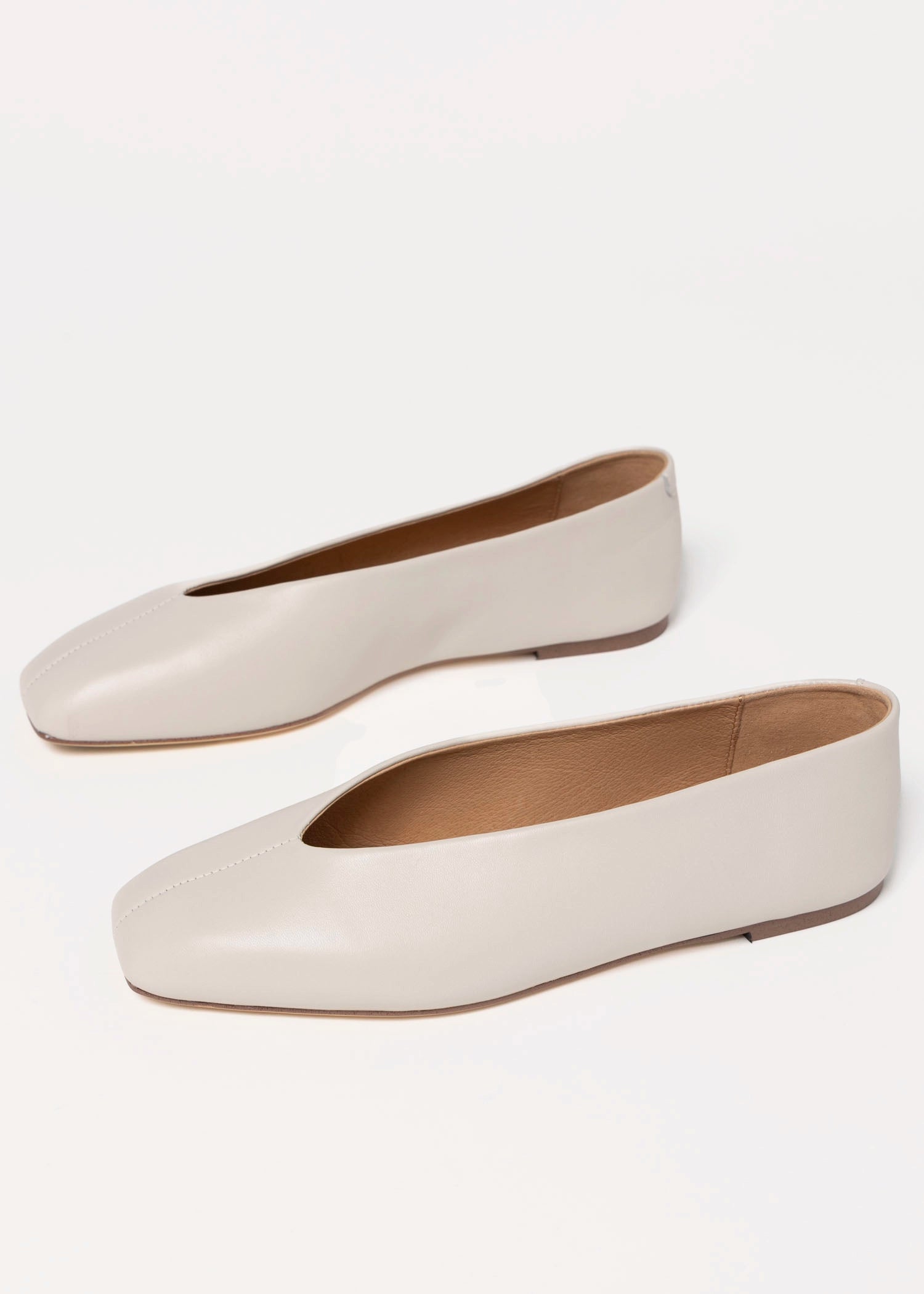 swatch_Dove Leather Tony bianco brash flat