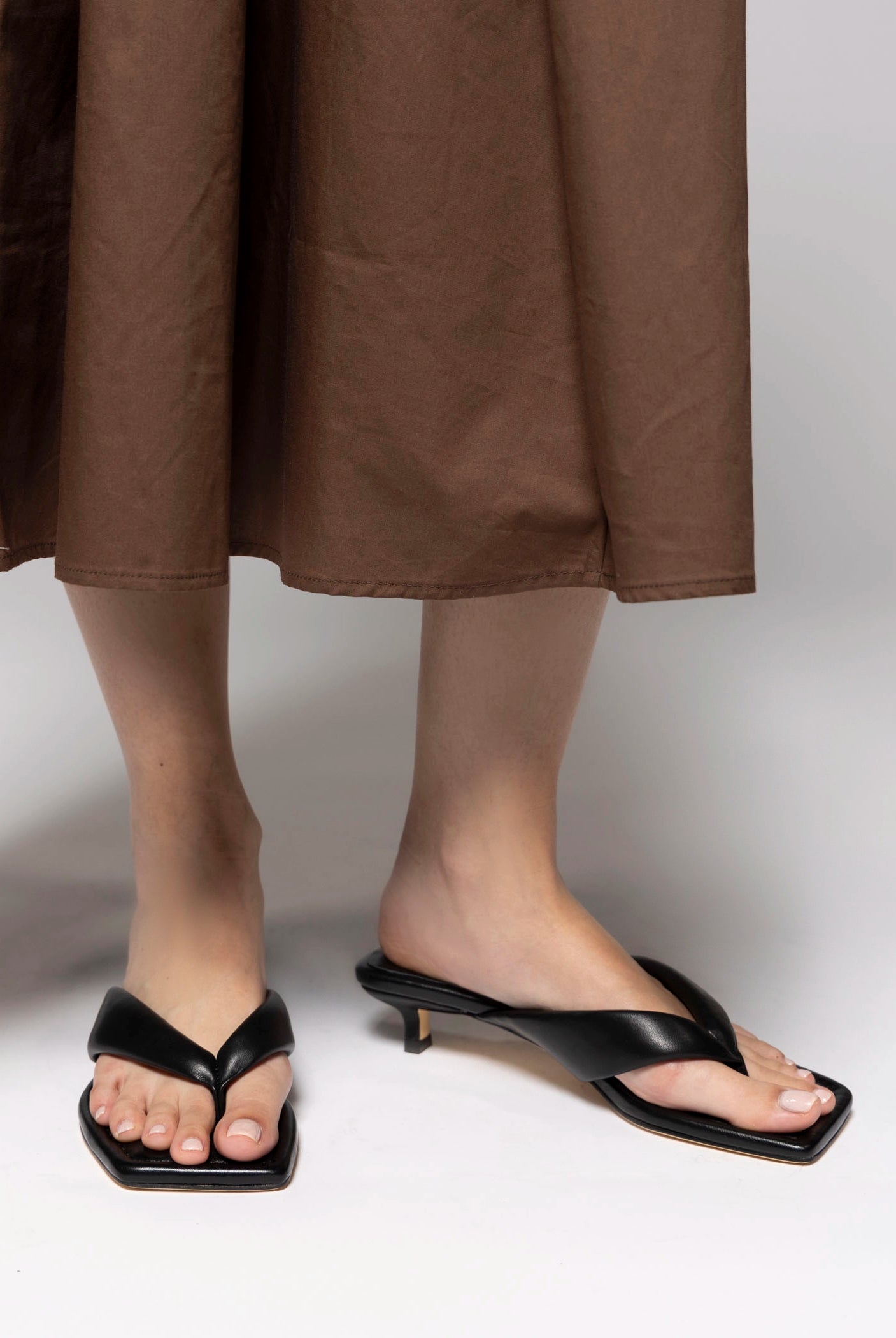 swatch_Black Leather Tony Bianco tropic heeled thong