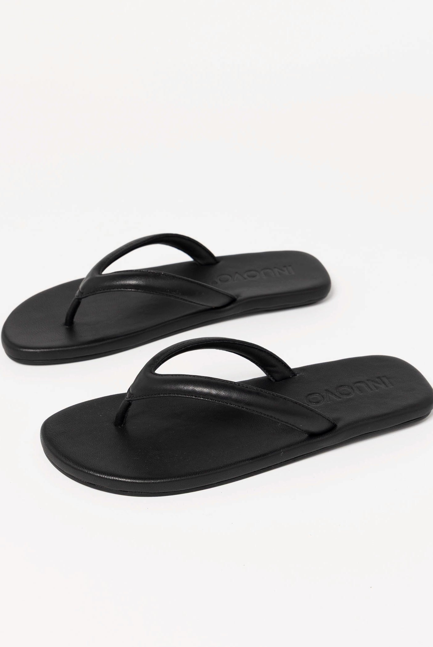 swatch_Black Leather inuovo flat thong sandal