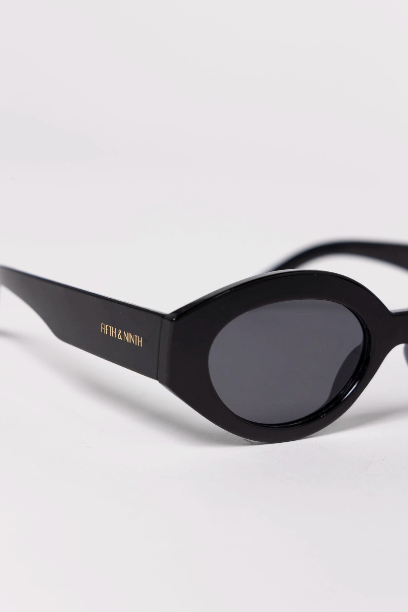 swatch_Black Emily sunglasses