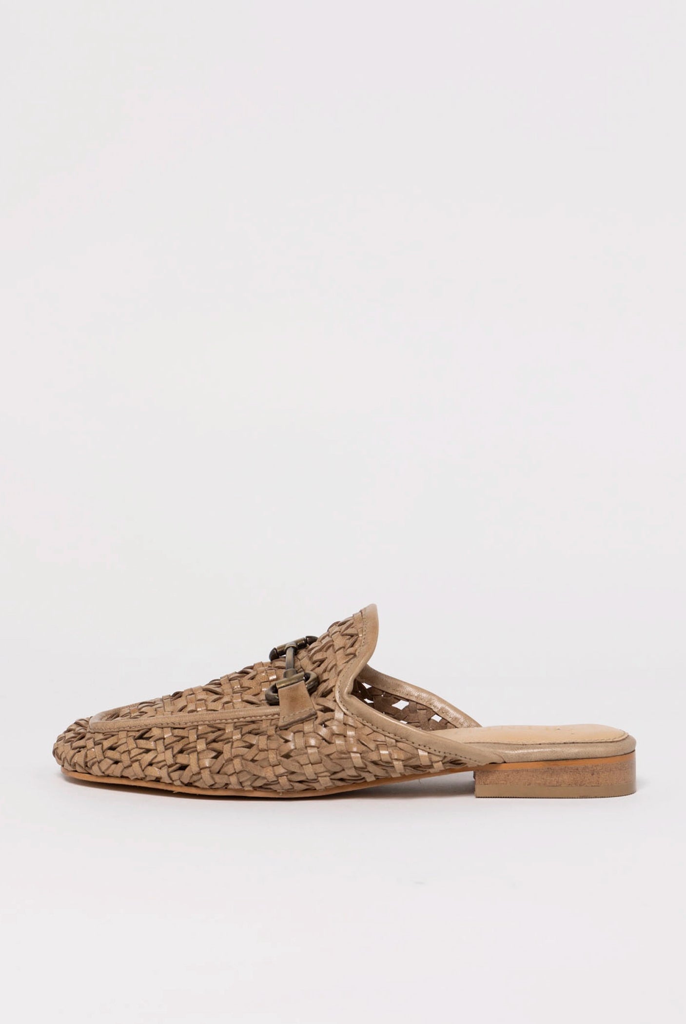 swatch_Skin Leather silent d cora woven mule