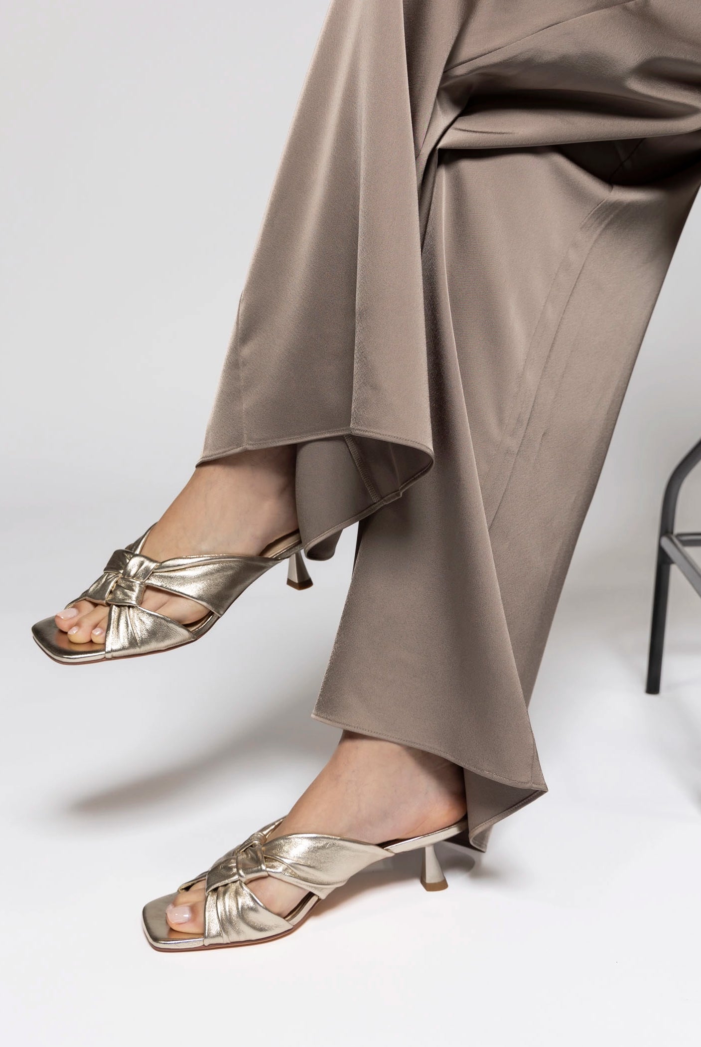 swatch_Gold Leather silent d kineta heeled sandal