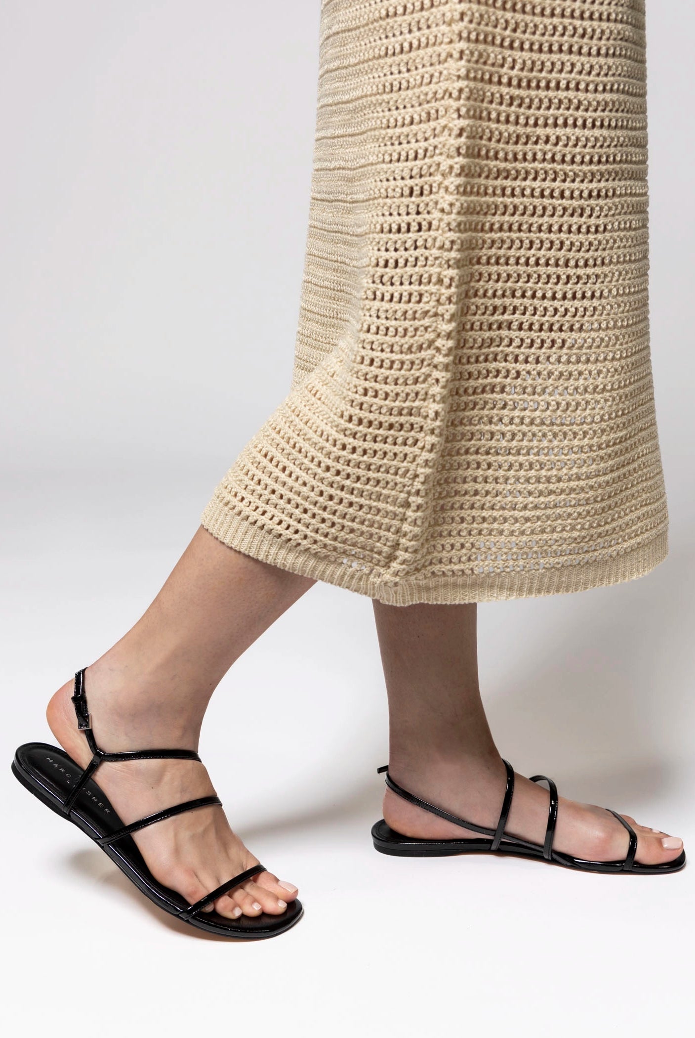 swatch_Black Leather marc fisher elysha flat sandal