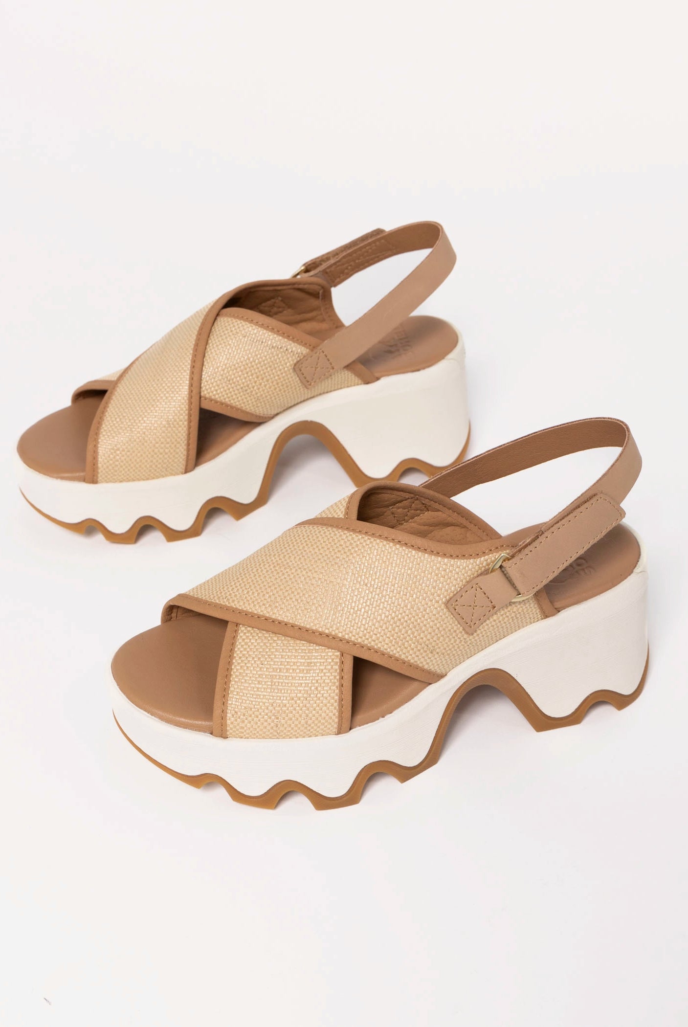 swatch_Beige Raffia sorel kinetic aura platform sandal