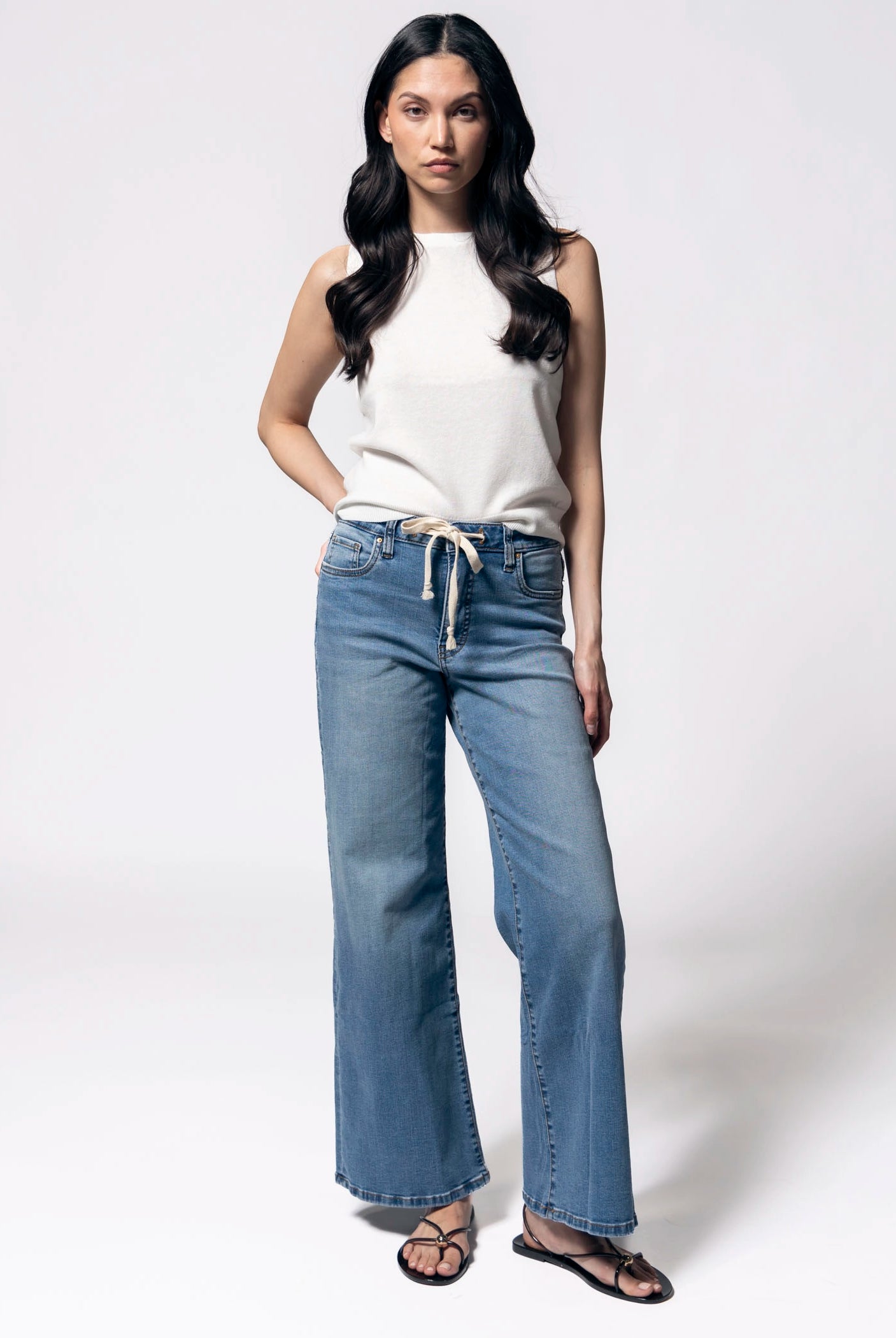 swatch_Medium Denim kut from the kloth maya wide leg jean