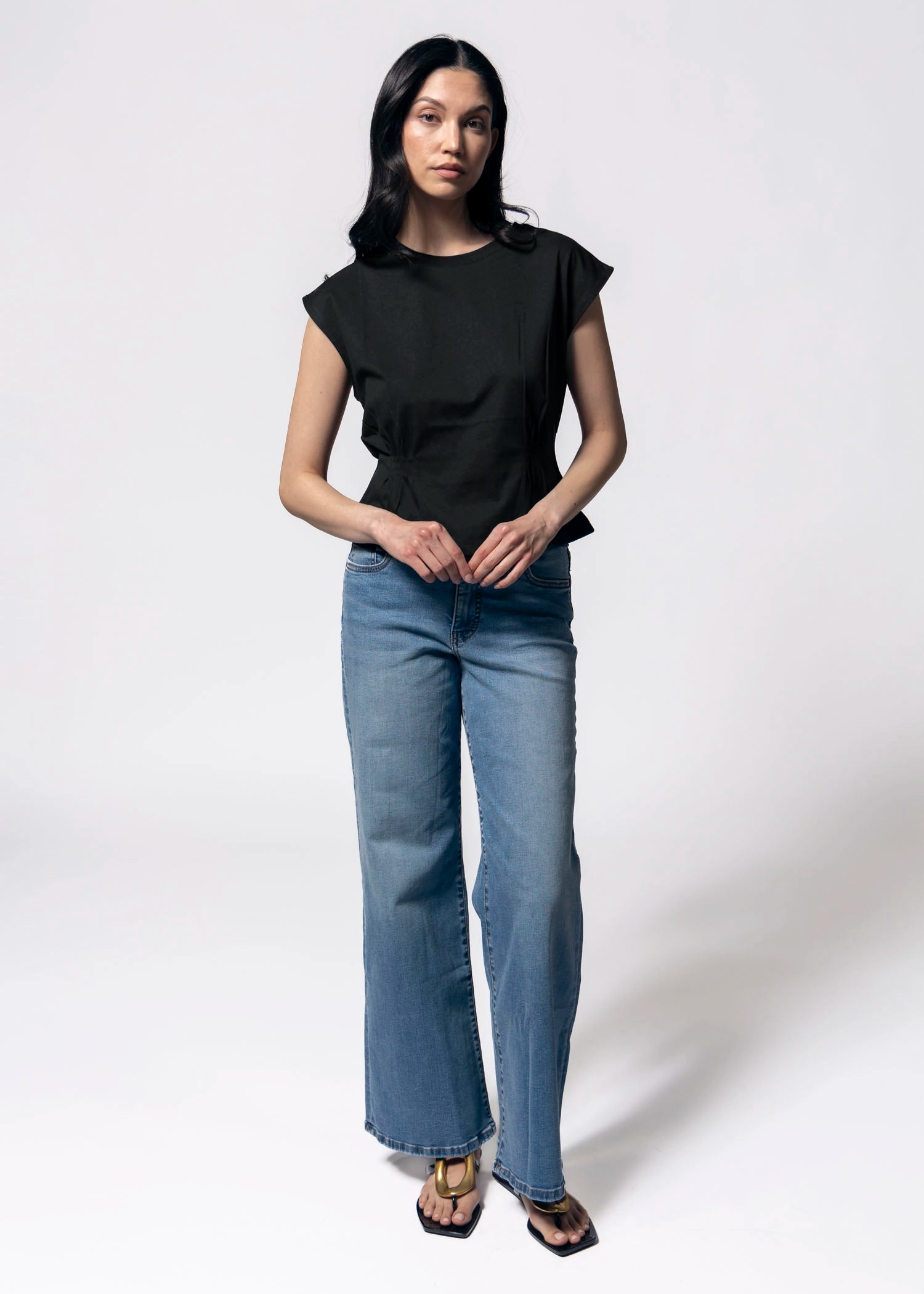 swatch_Black gathered t-shirt
