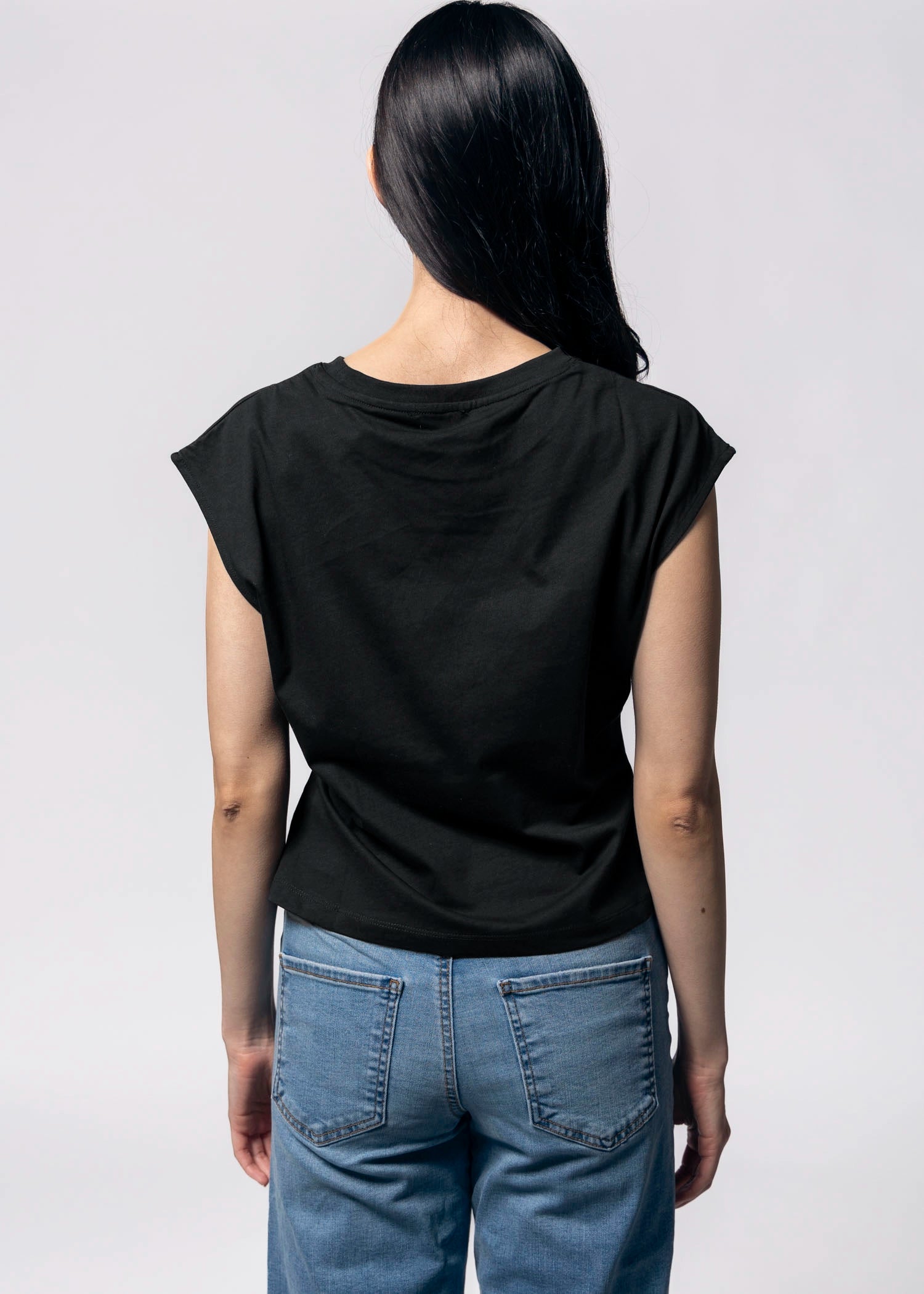 swatch_Black gathered t-shirt