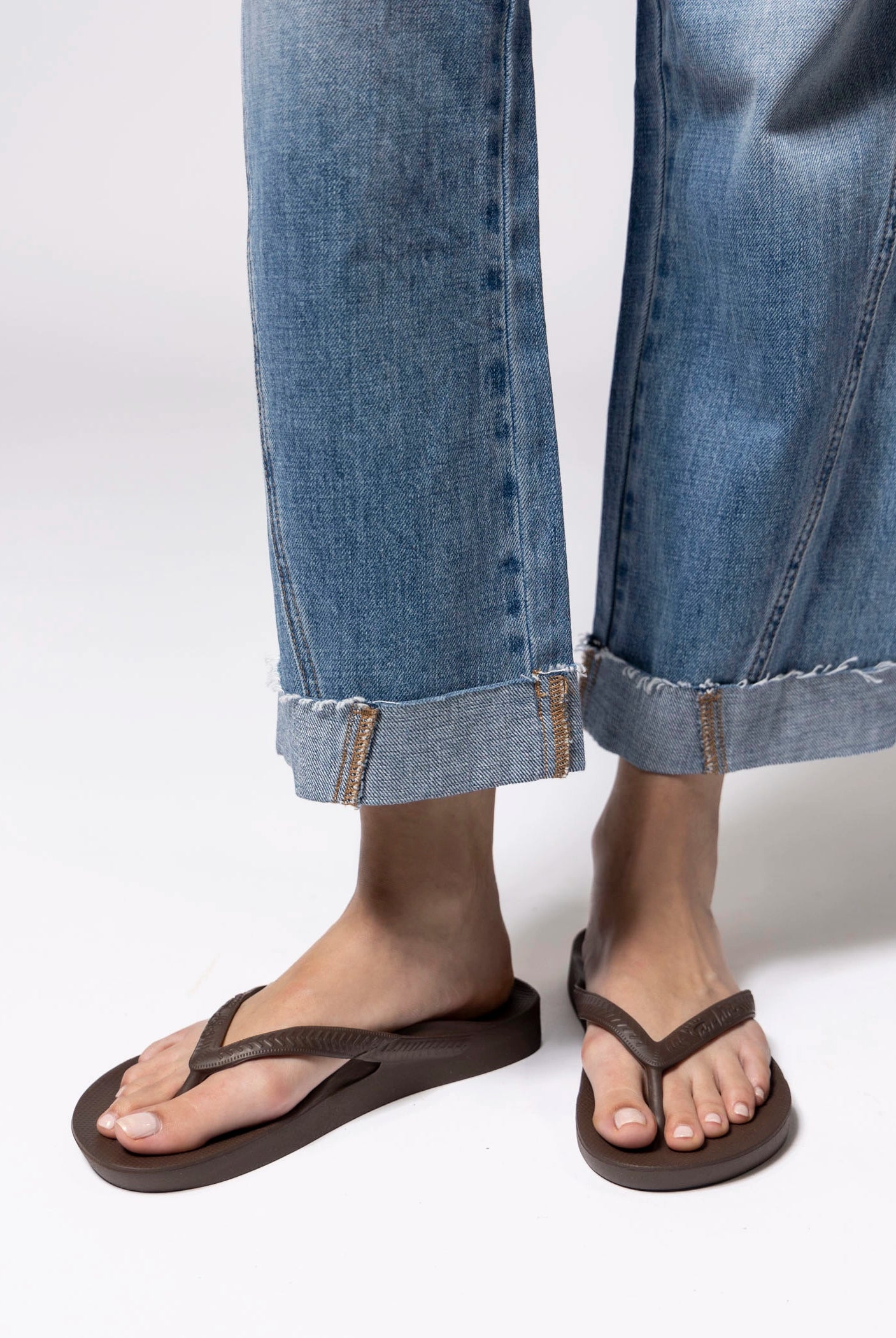 swatch_Brown arch support flip flop flat sandals