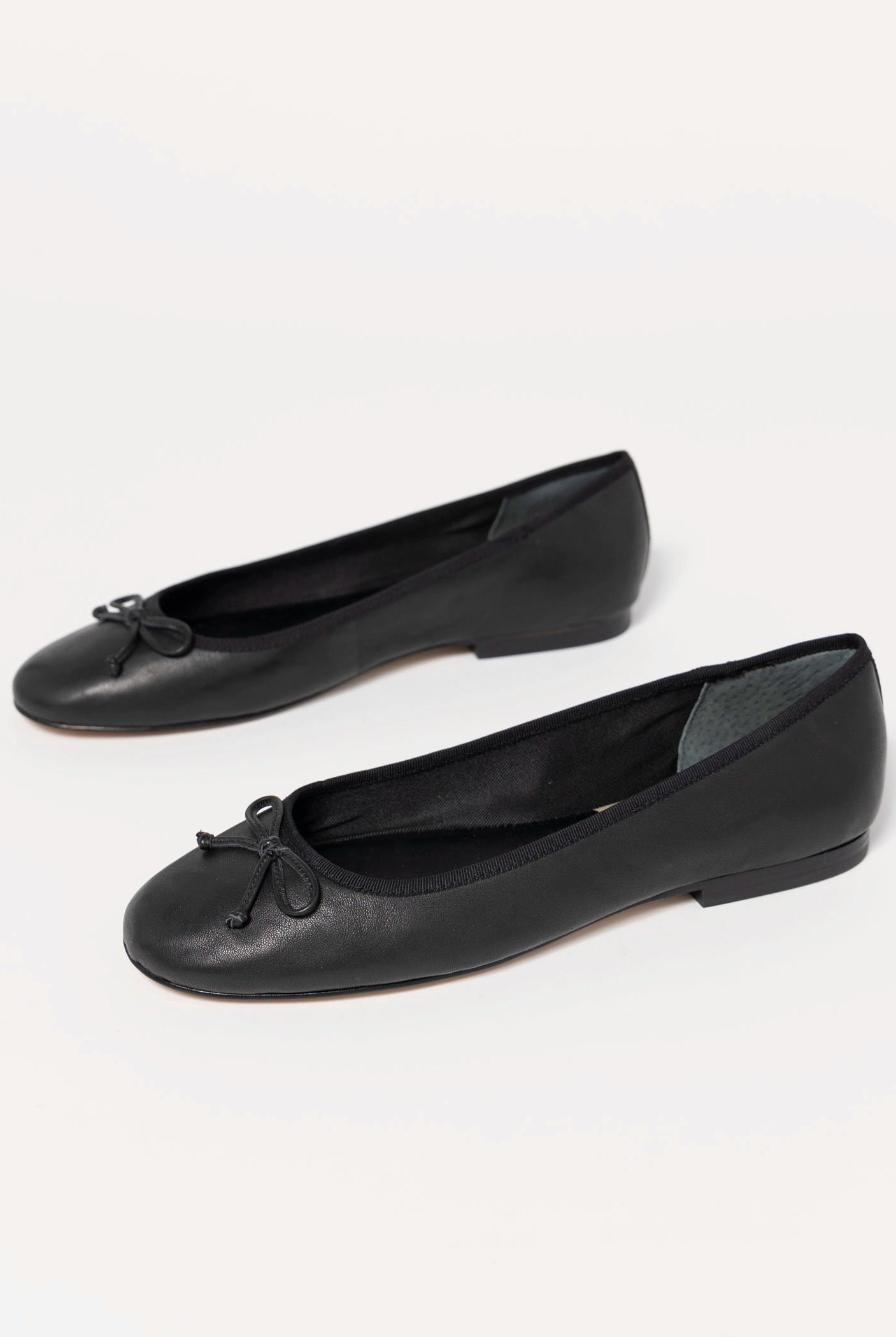 swatch_Black Leather dolce vita ritla ballet flats