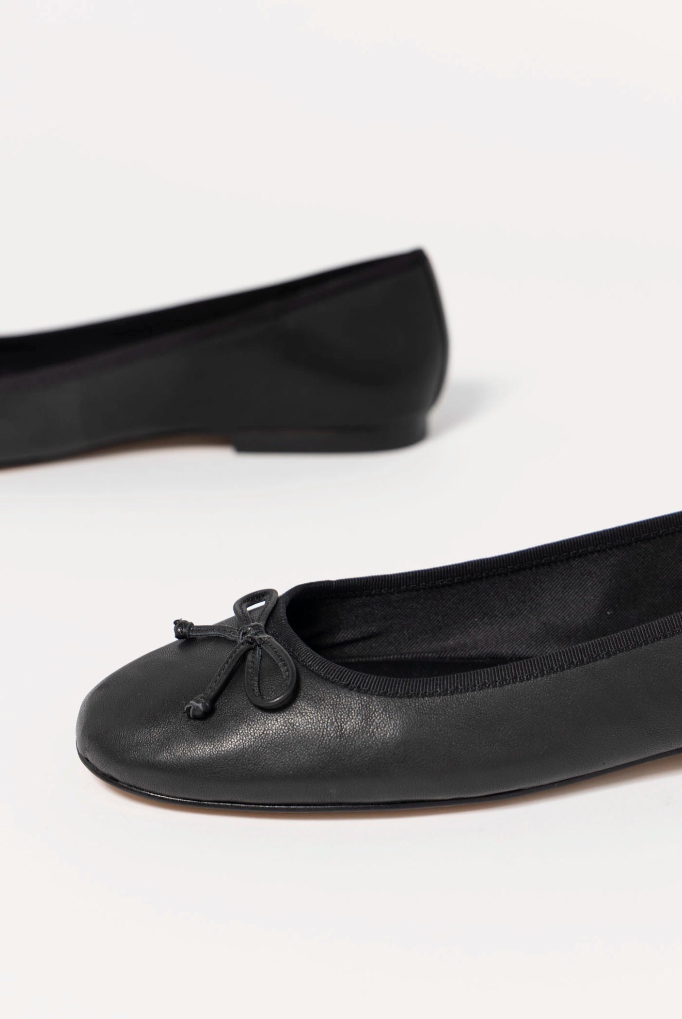 swatch_Black Leather dolce vita ritla ballet flats