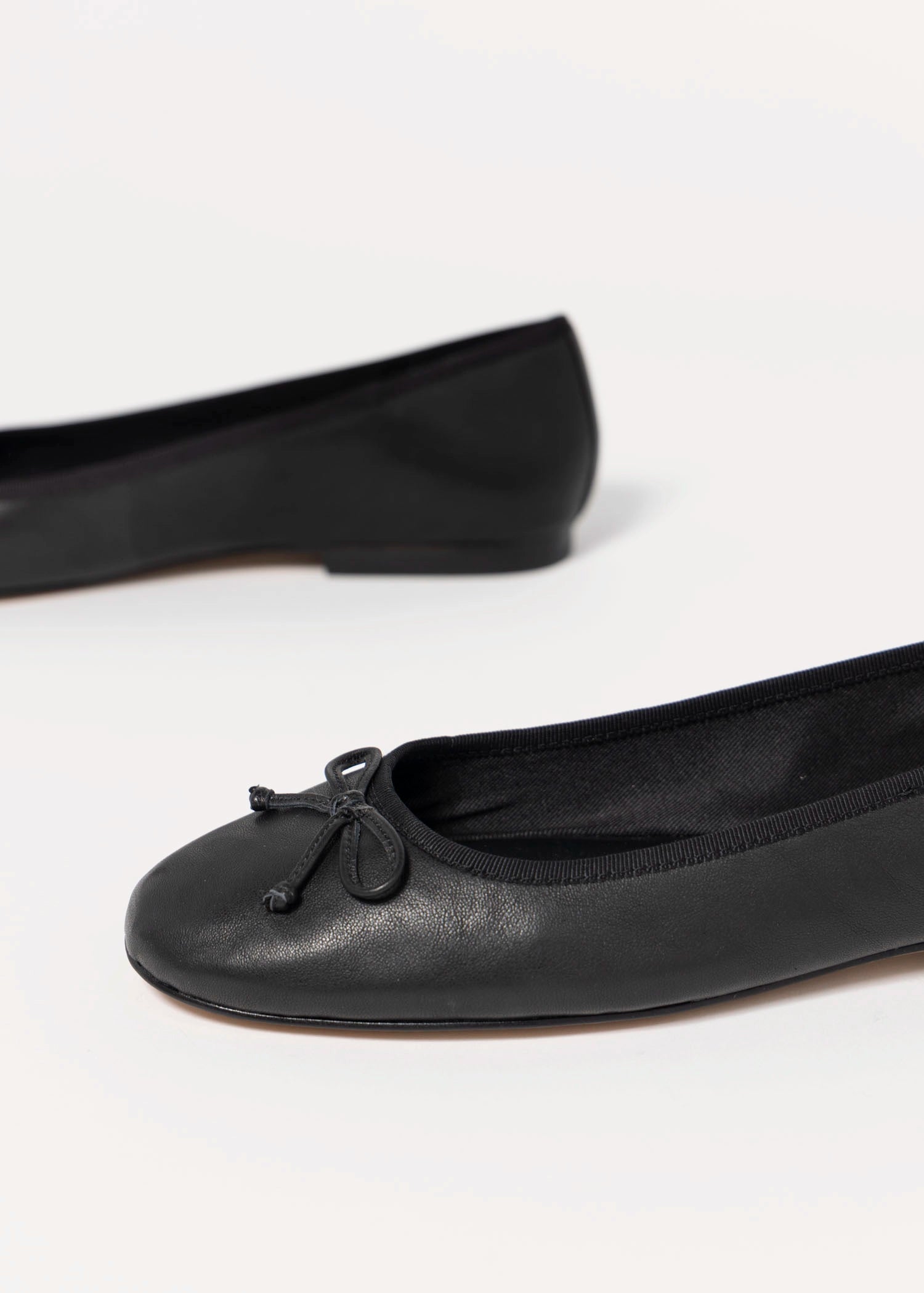 swatch_Black Leather dolce vita ritla ballet flats