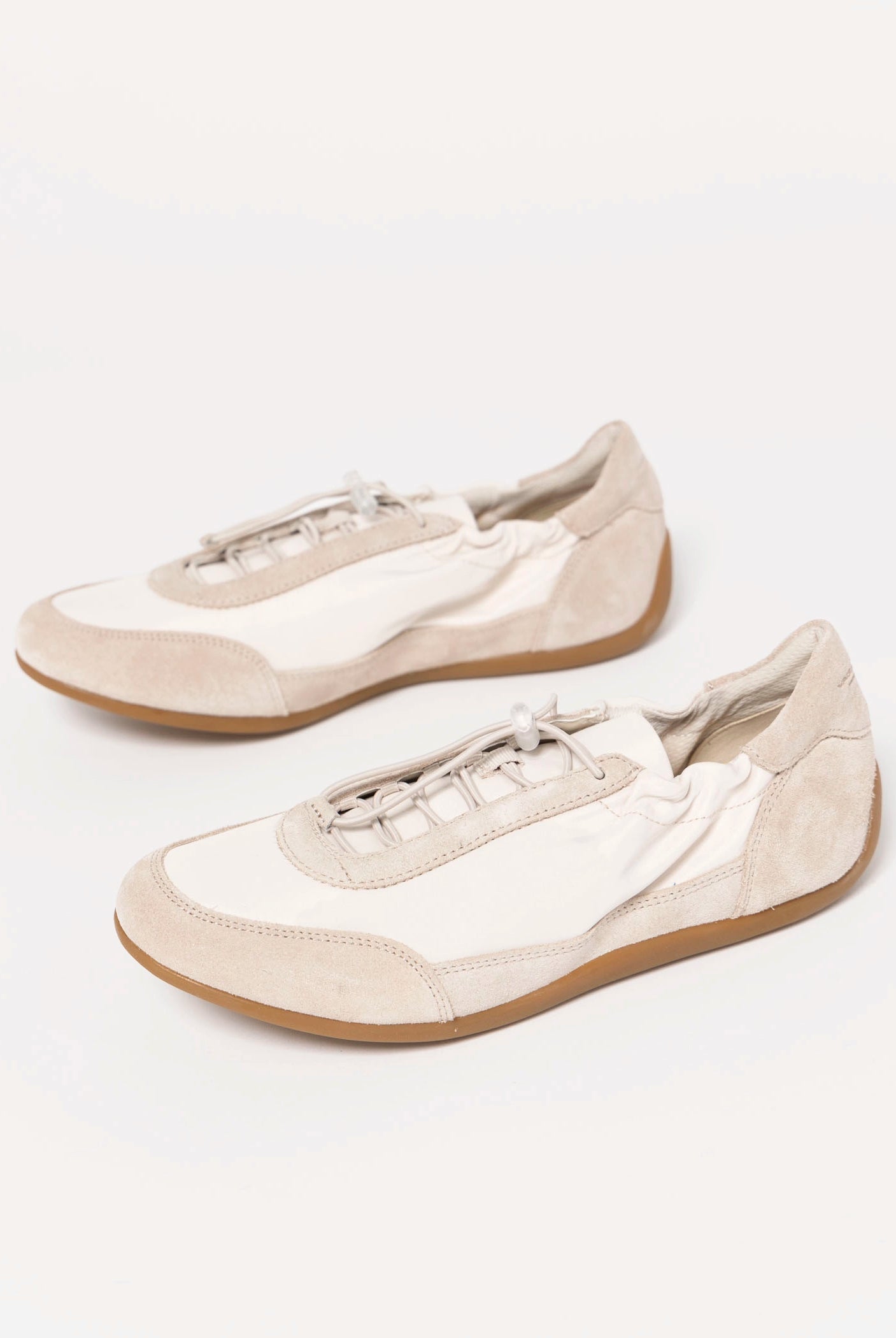 swatch_Off White Suede vagabond hollie sneakers