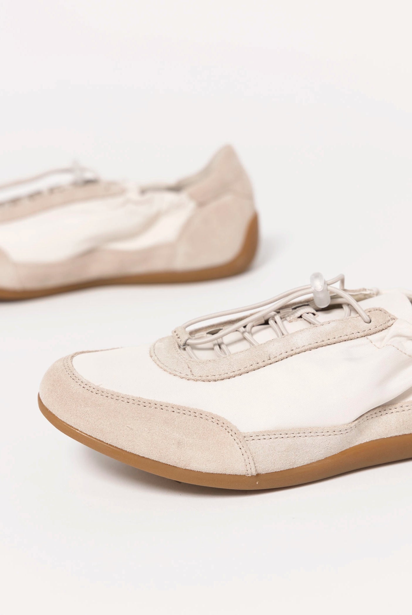swatch_Off White Suede vagabond hollie sneakers