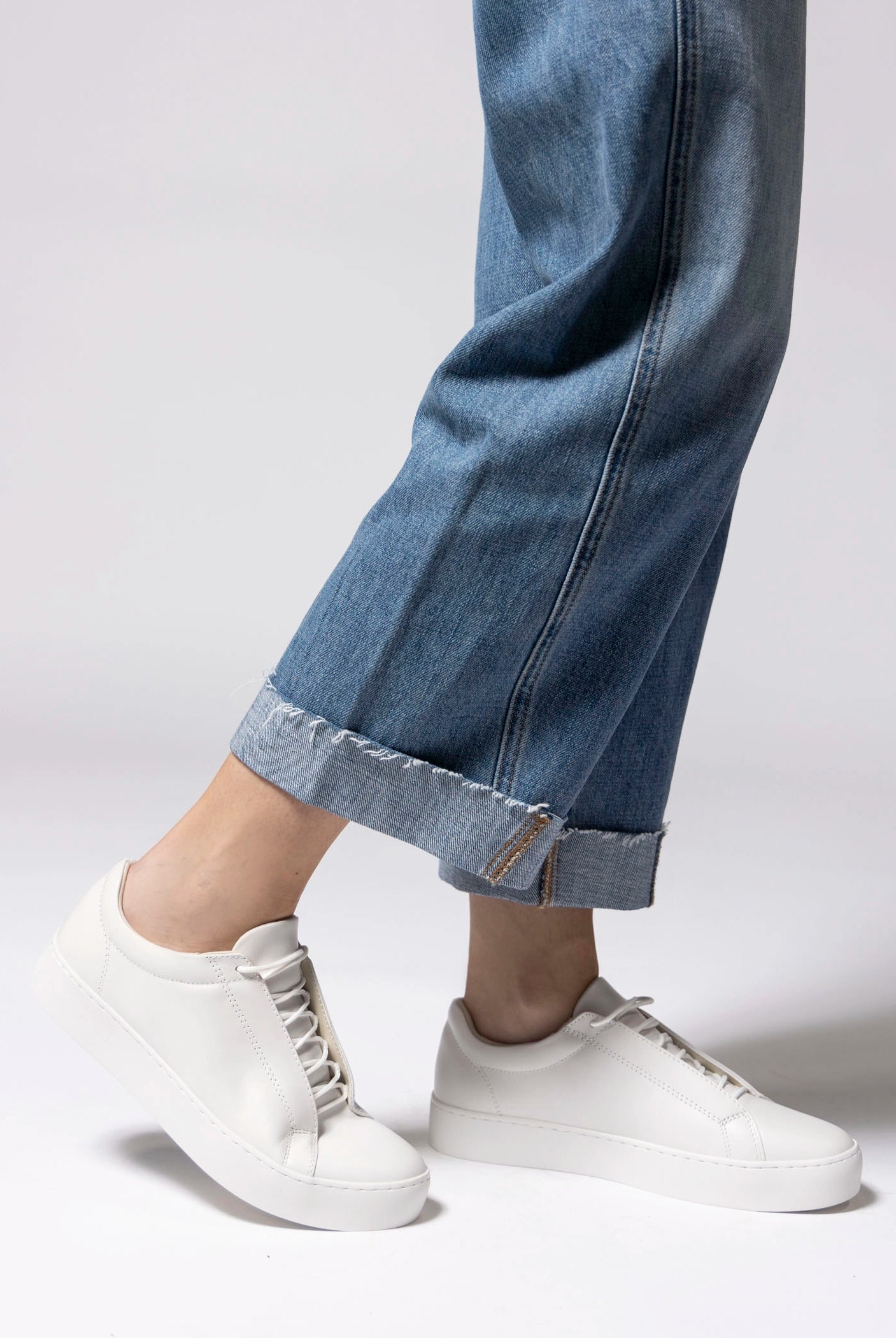 swatch_White Leather vagabond zoe sneaker