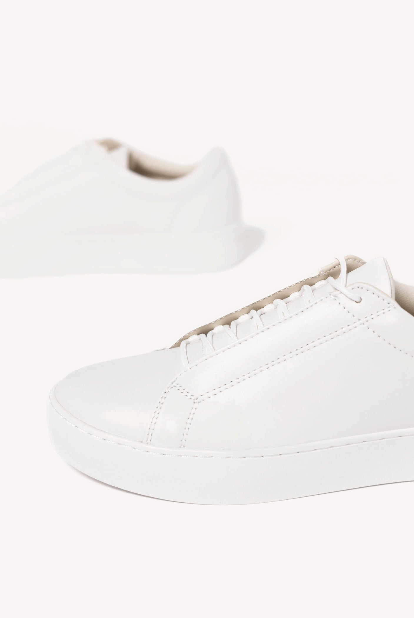 swatch_White Leather vagabond zoe sneaker