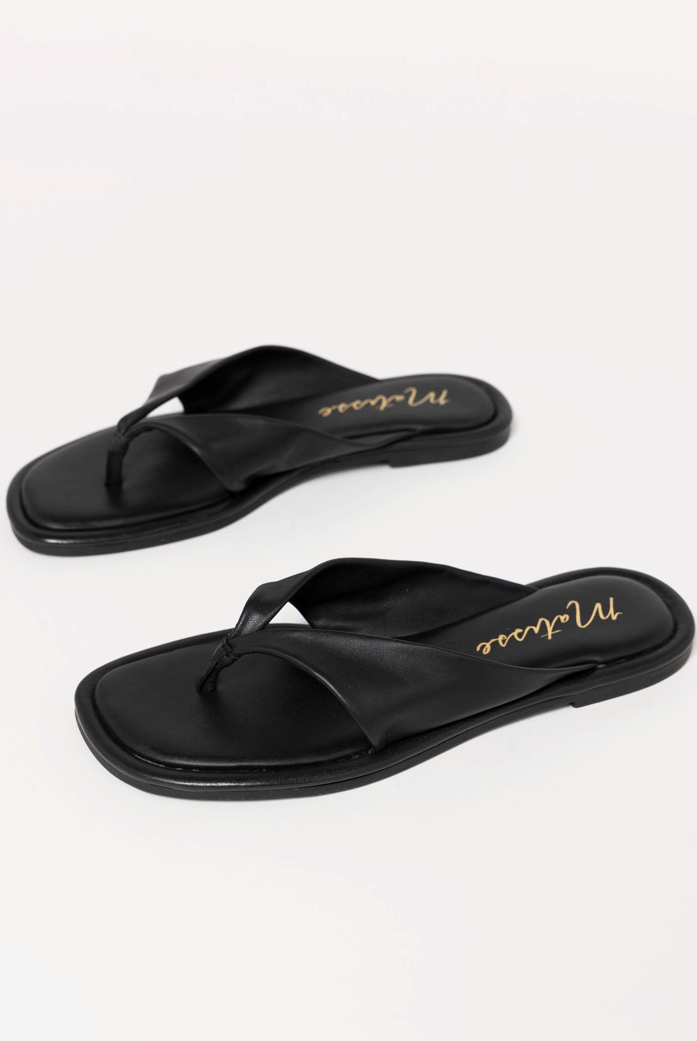 swatch_Black Leather coconuts mirage thong sandal