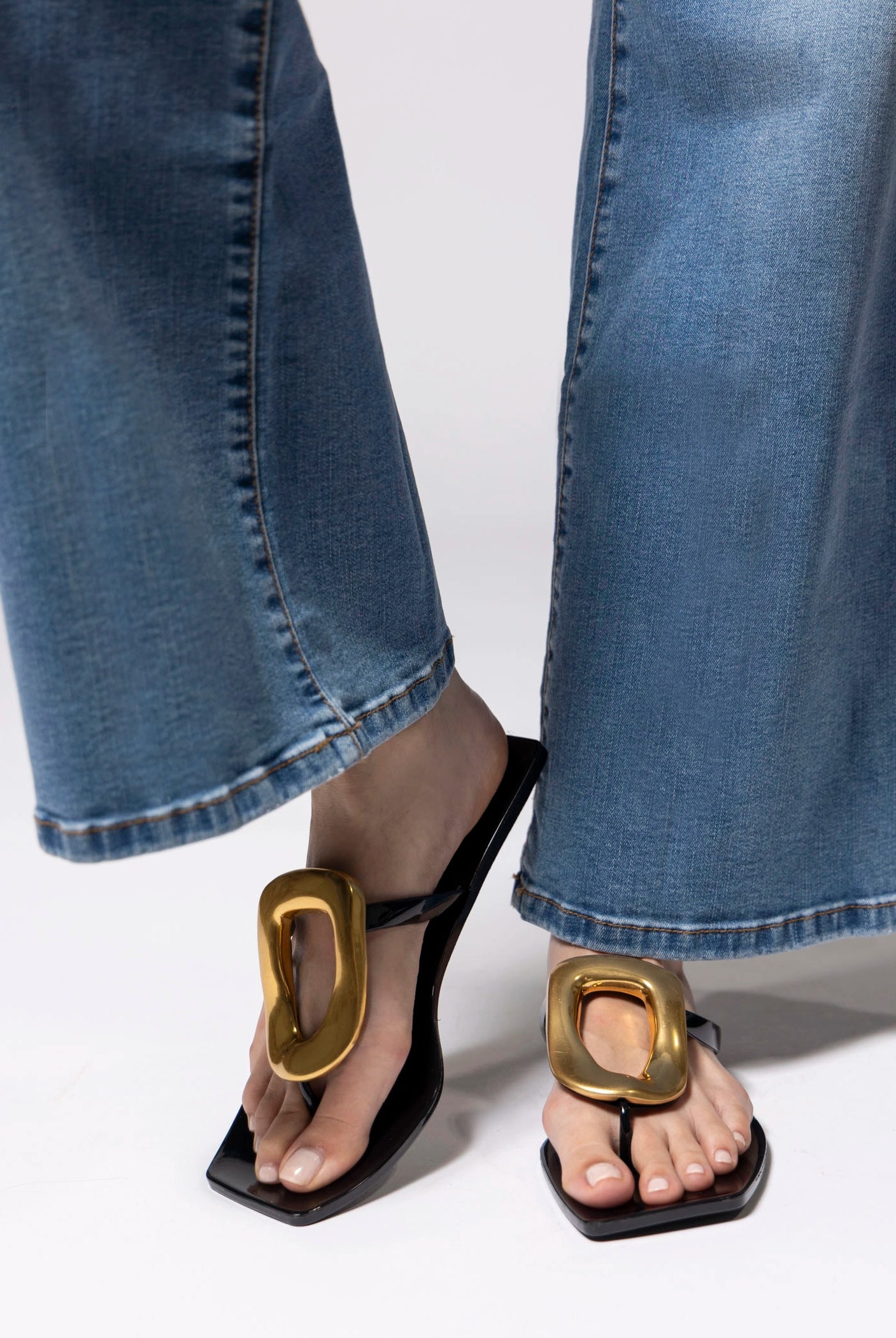 swatch_Black jeffrey campbell linques jelly thong sandal