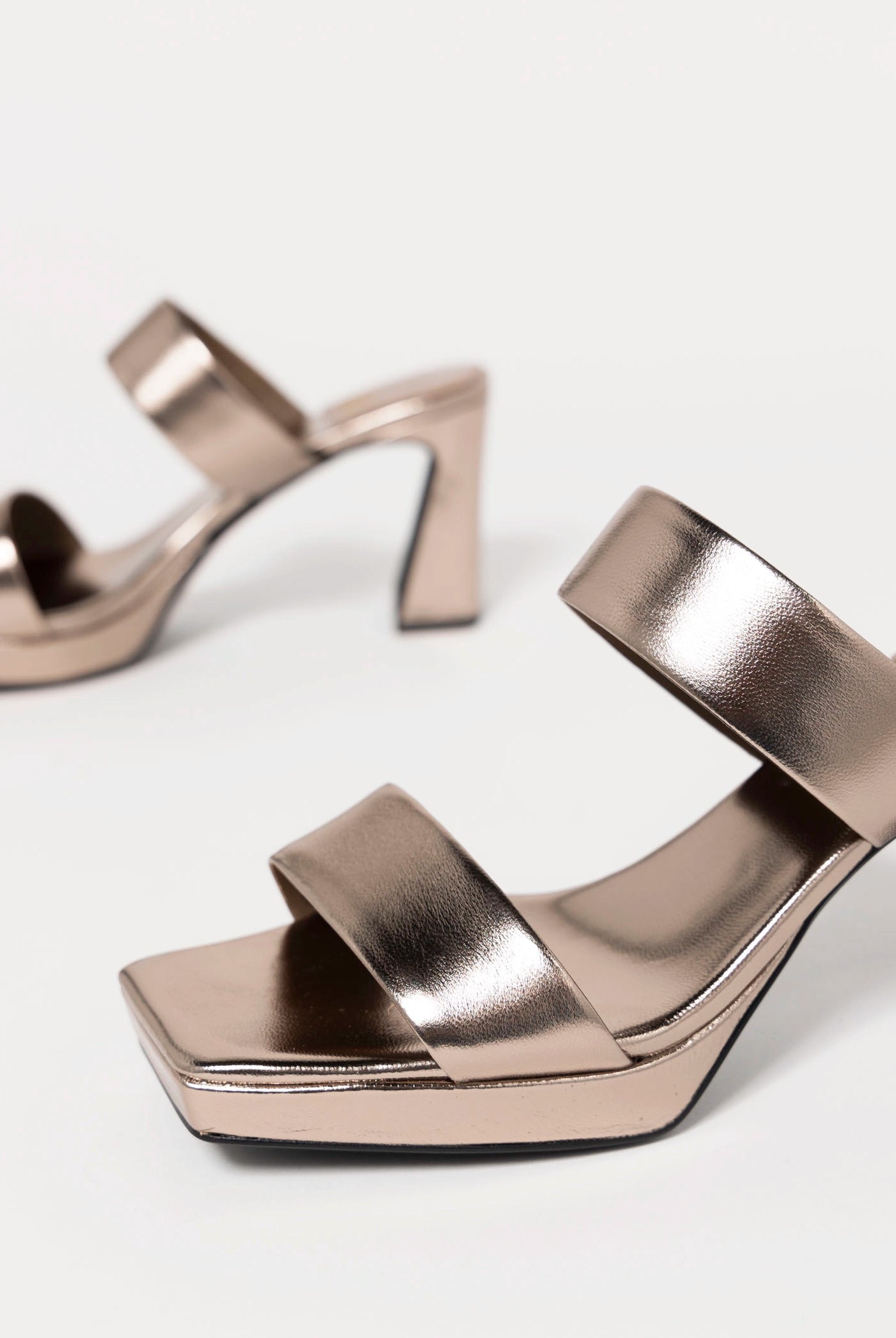 swatch_Pewter Leather jeffrey campbell danity heeled sandal
