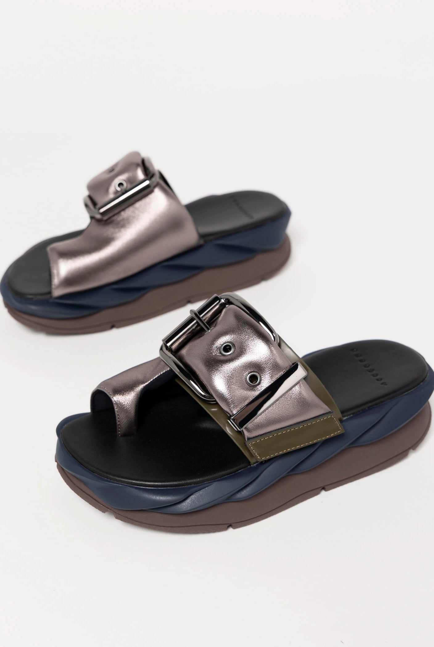 swatch_Gunmetal 4ccccees mellow glow platform sandal