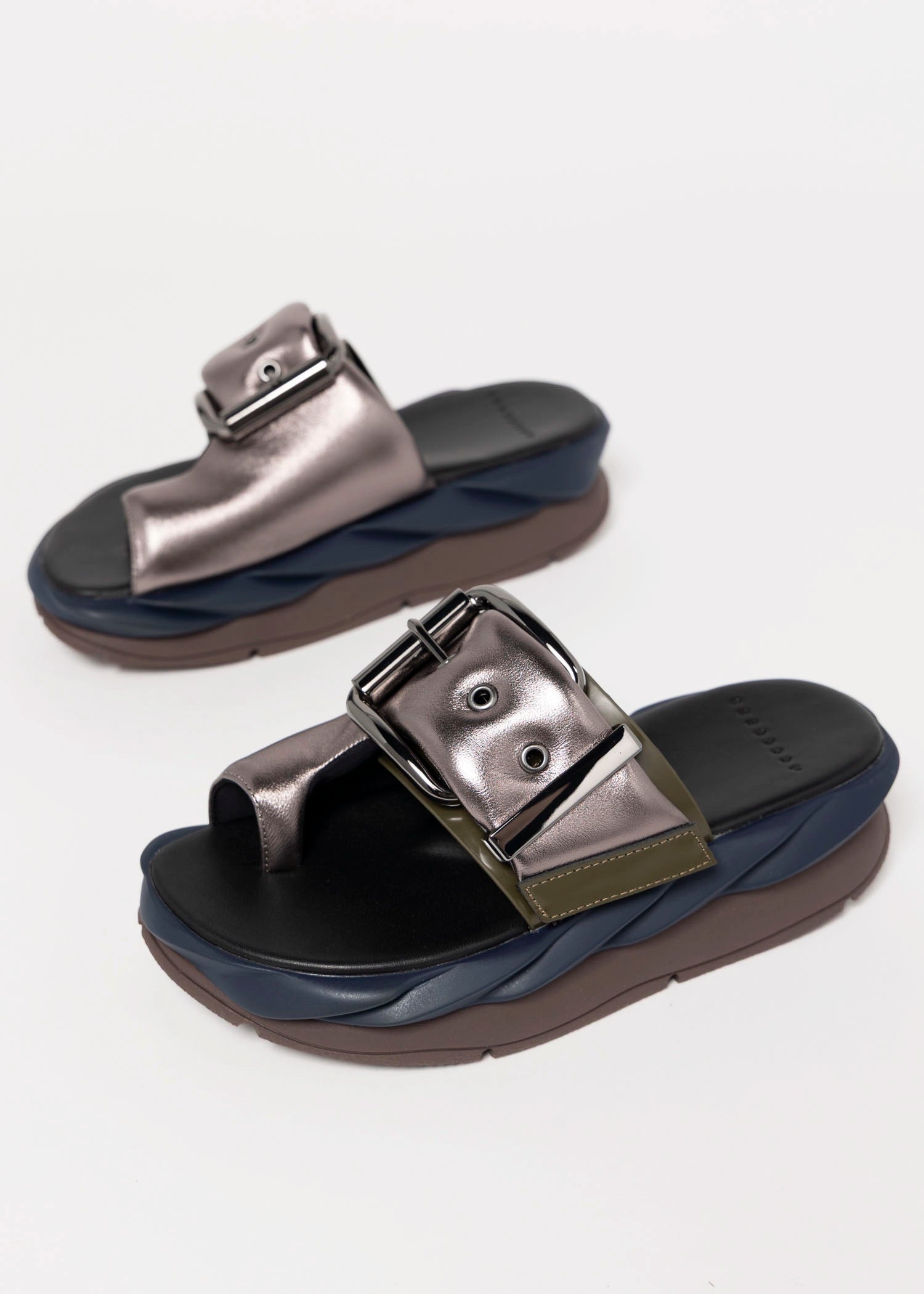 swatch_Gunmetal 4ccccees mellow glow platform sandal