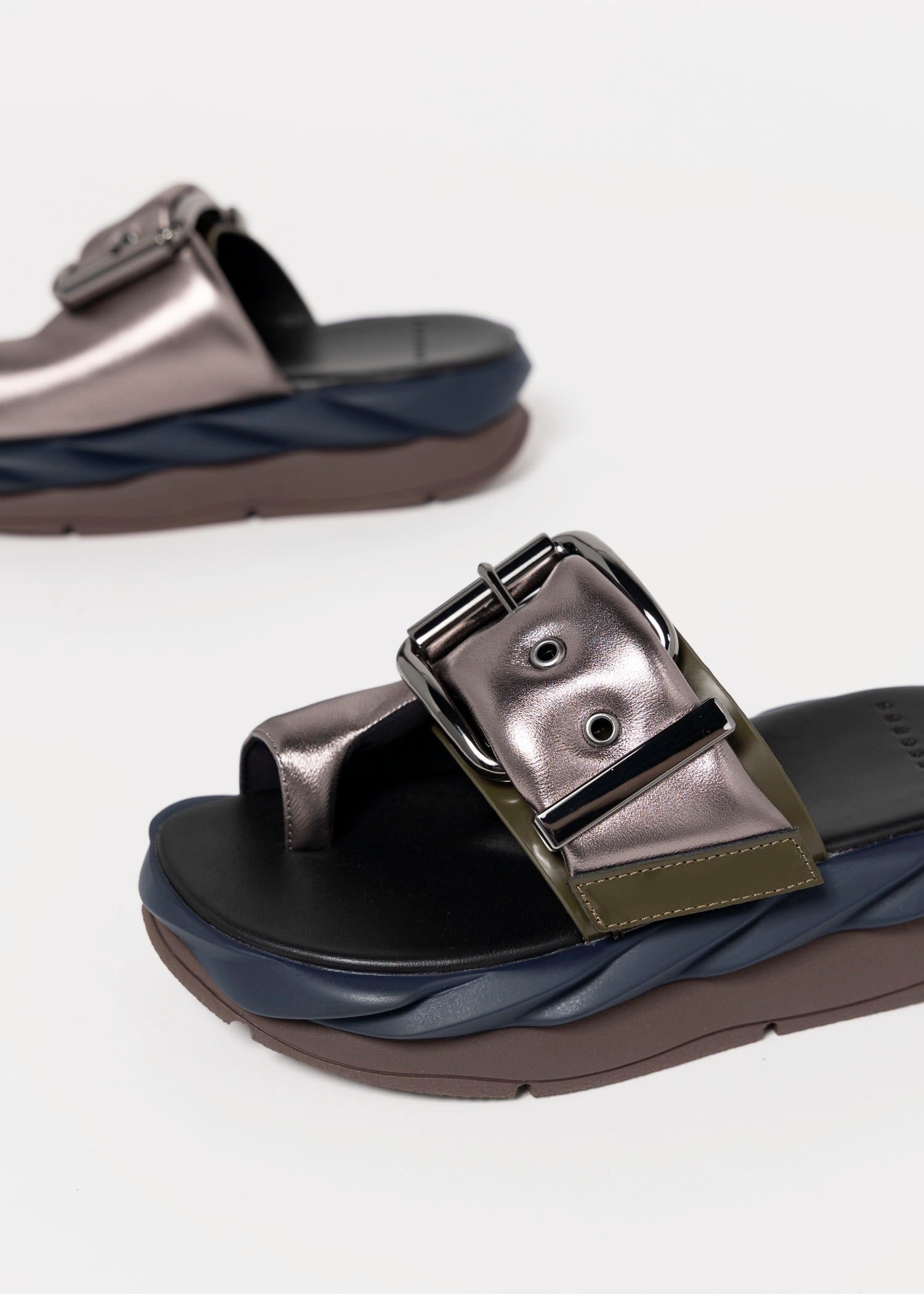 swatch_Gunmetal 4ccccees mellow glow platform sandal