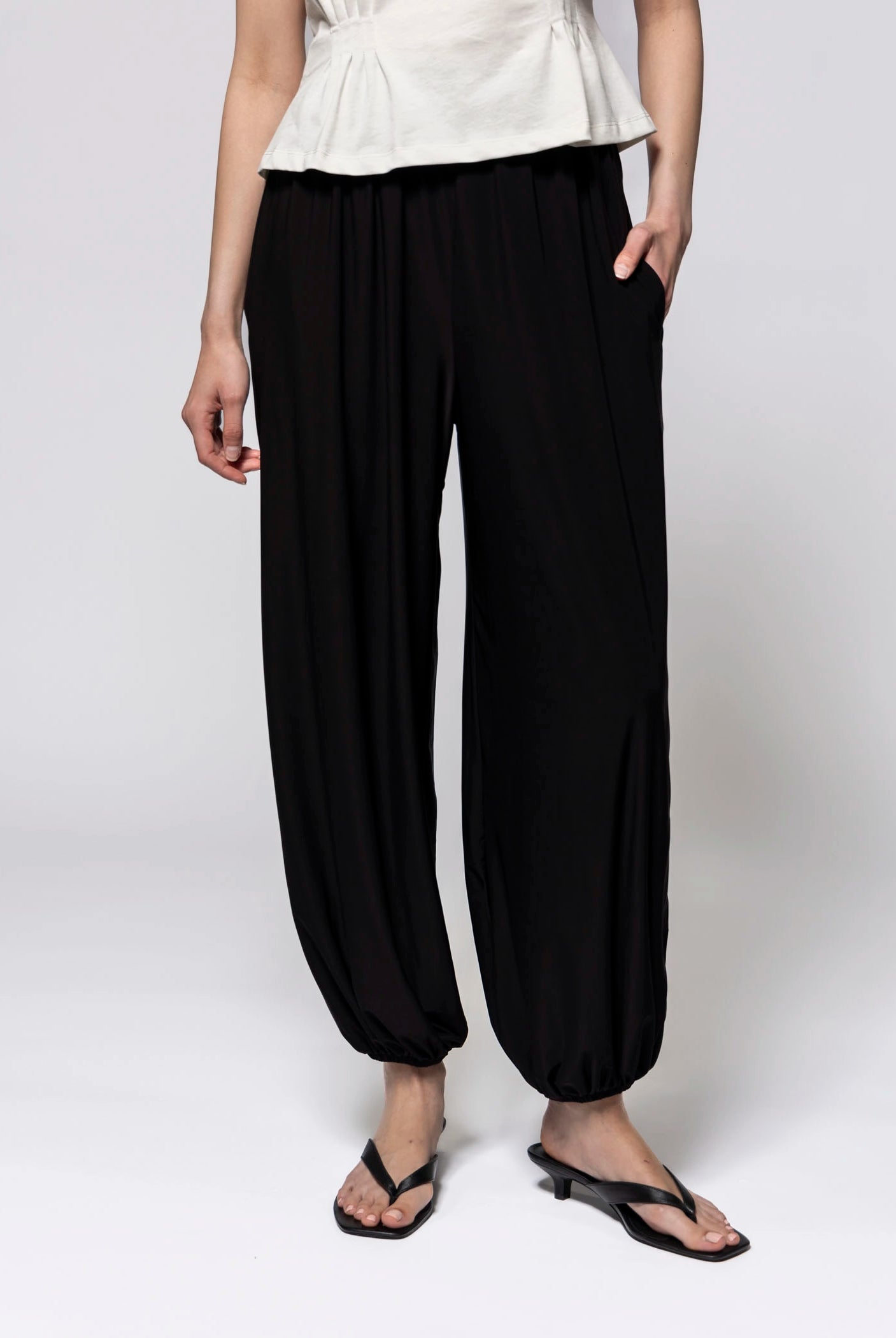swatch_Black balloon pants