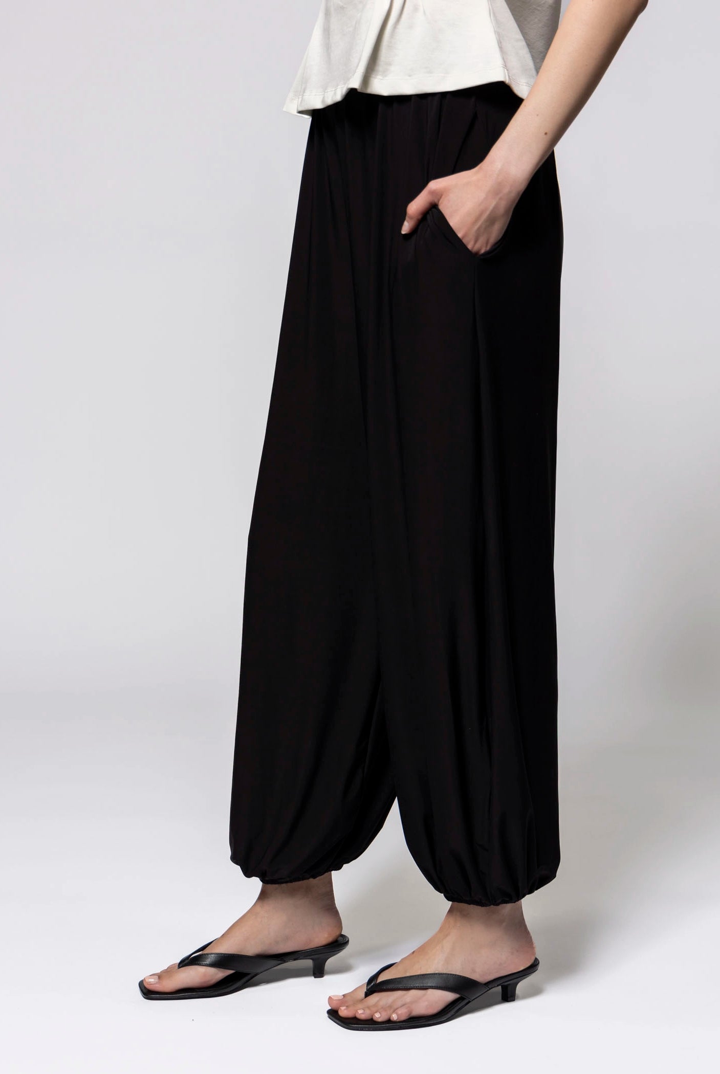 swatch_Black balloon pants