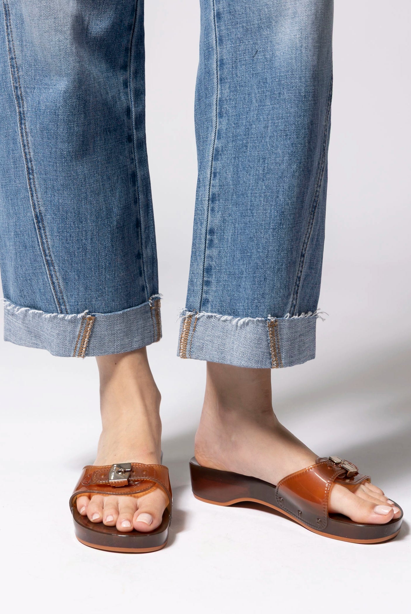swatch_Brown Melissa pescura jelly sandal