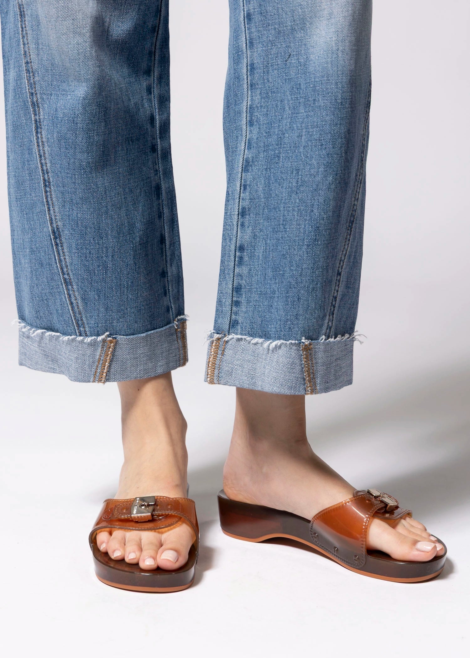 swatch_Brown Melissa pescura jelly sandal
