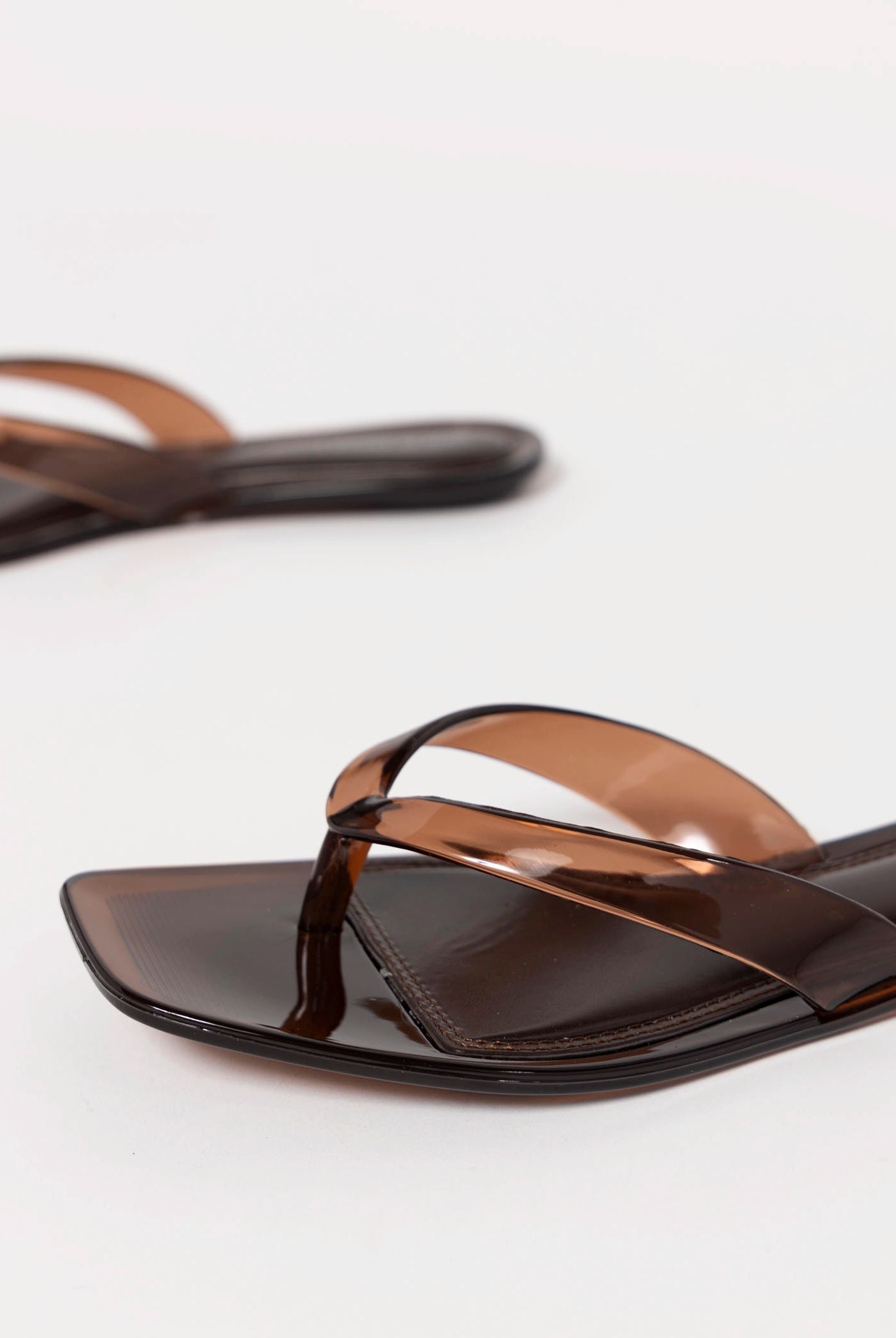 swatch_Brown rome jelly thong sandal
