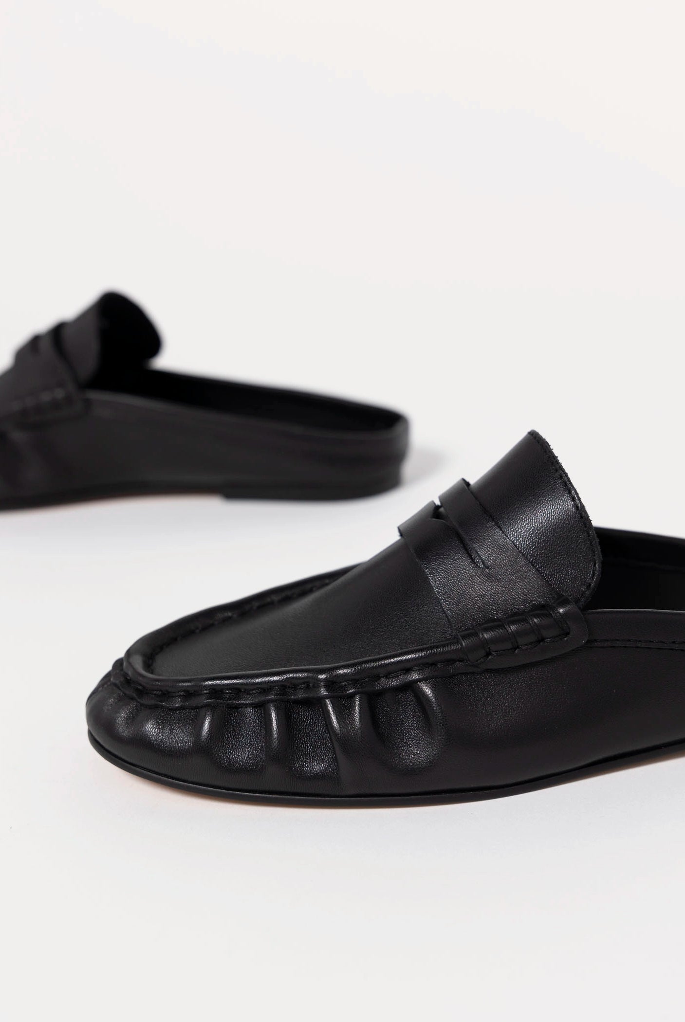 swatch_Black Smooth rafe loafer steve madden