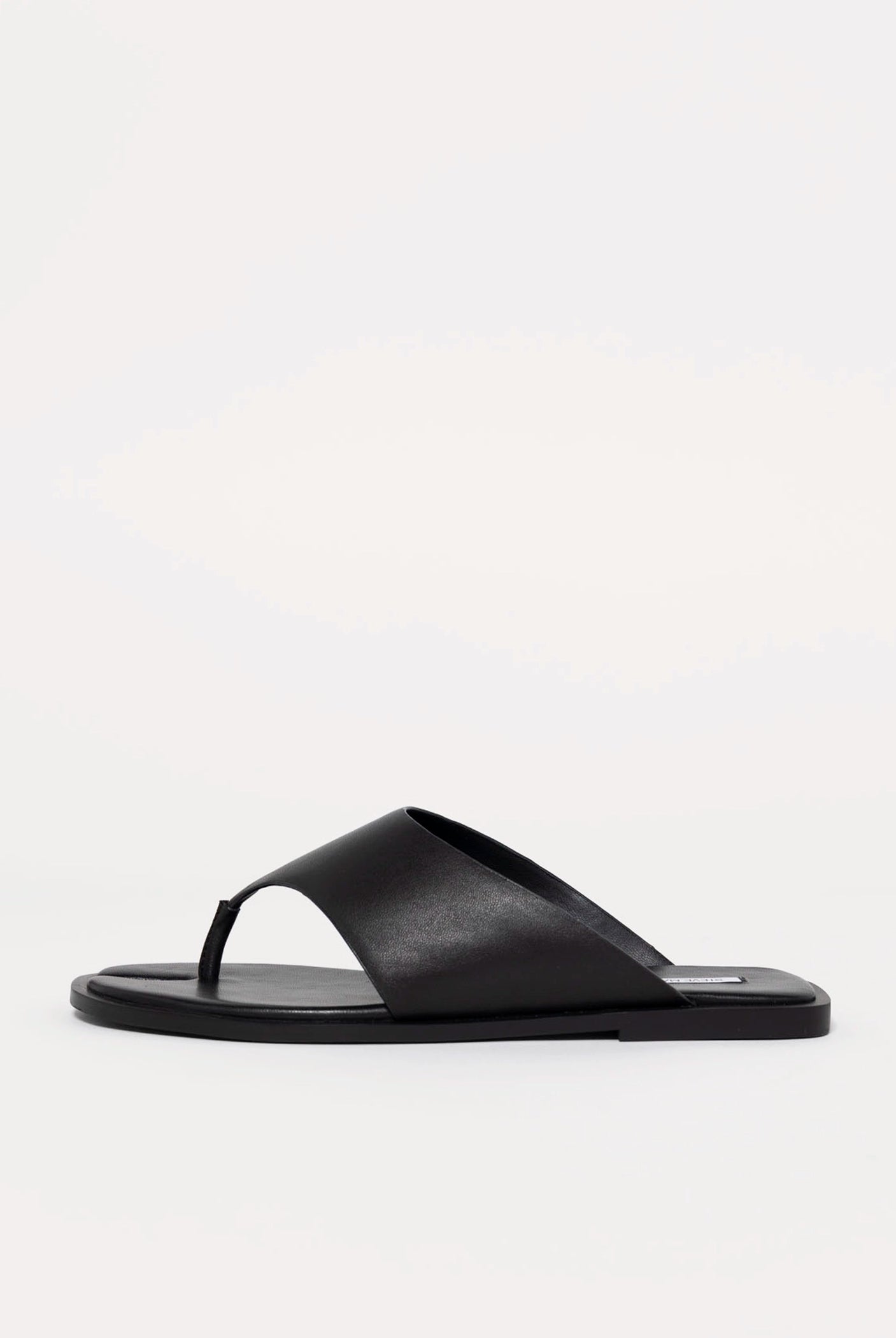 swatch_Black Leather steve madden Illia tabi thong sandal