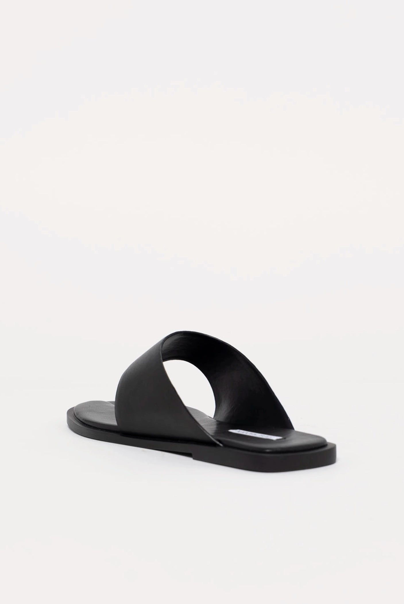 swatch_Black Leather steve madden Illia tabi thong sandal
