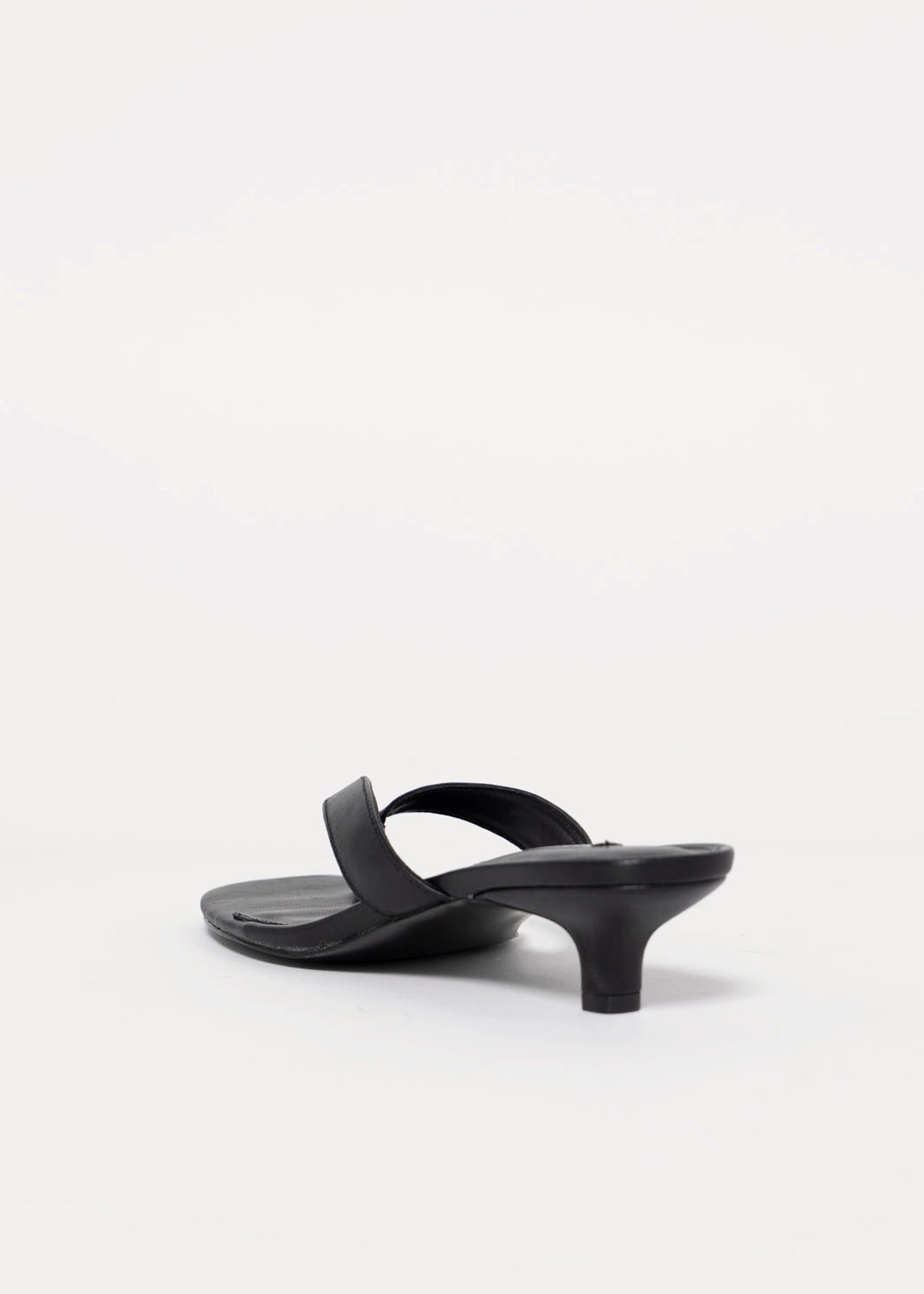 swatch_Black Leather steve madden tracie thong sandal