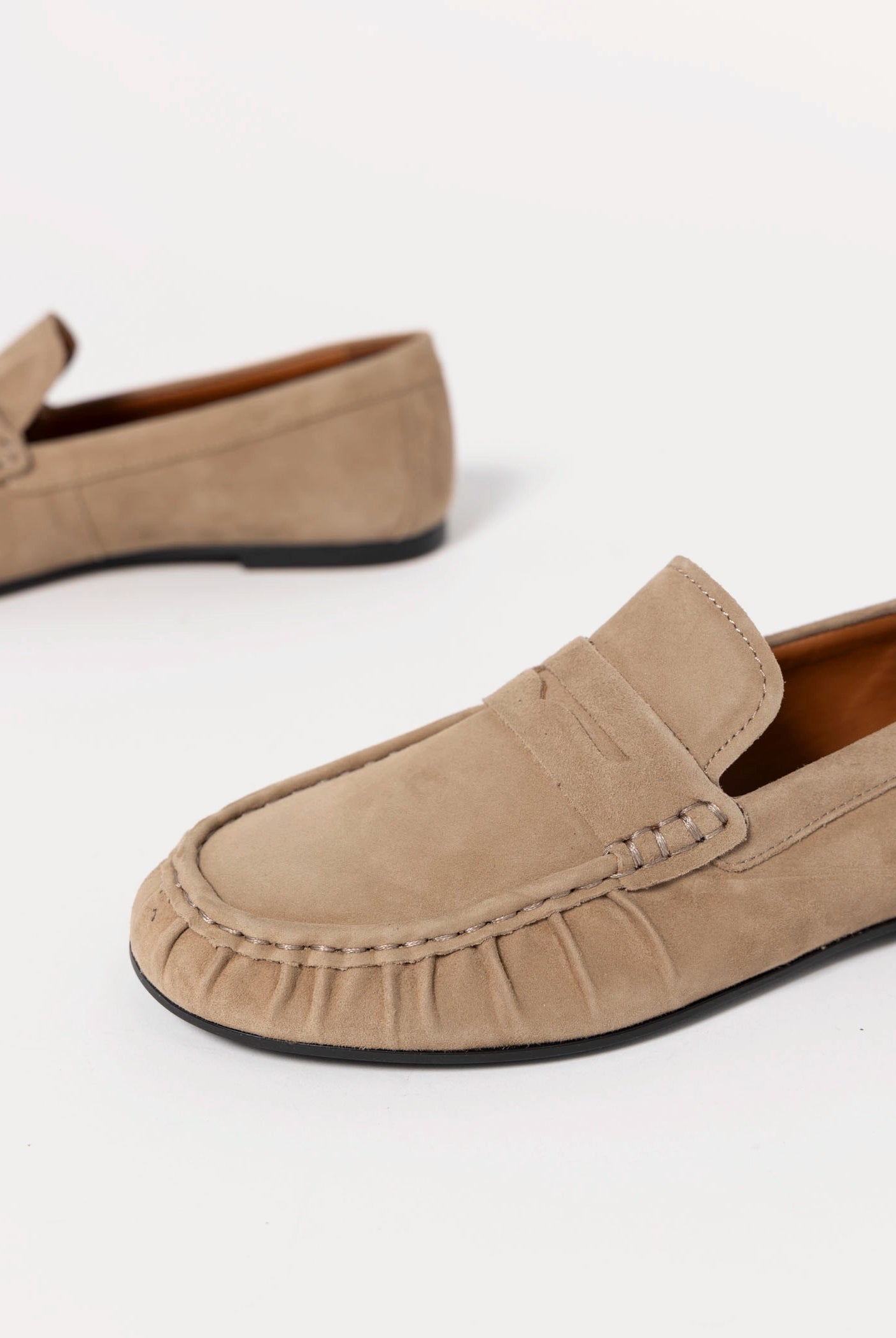 swatch_Nougat Suede vagabond aleya loafer