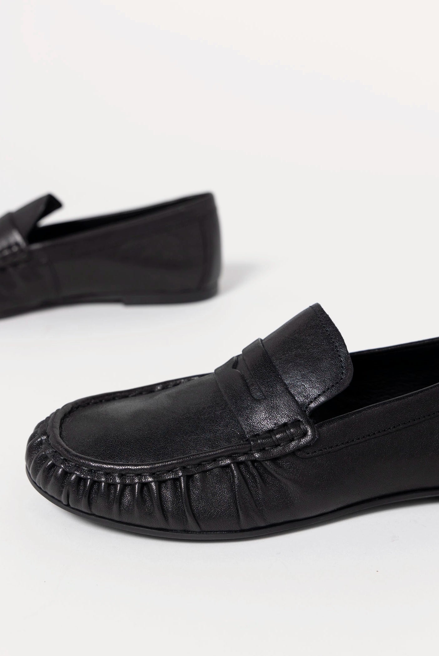 swatch_Black Leather vagabond aleya loafer