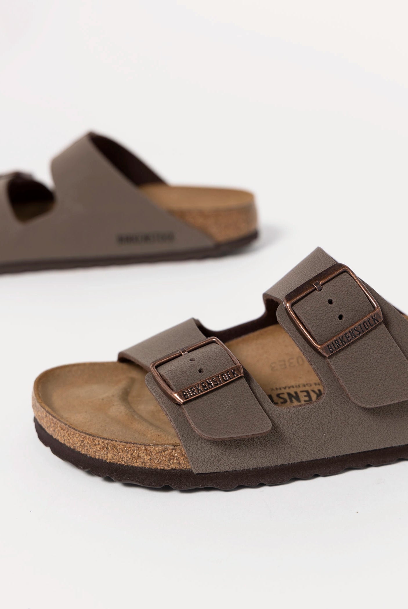 swatch_Mocha arizona sandal flat sandals