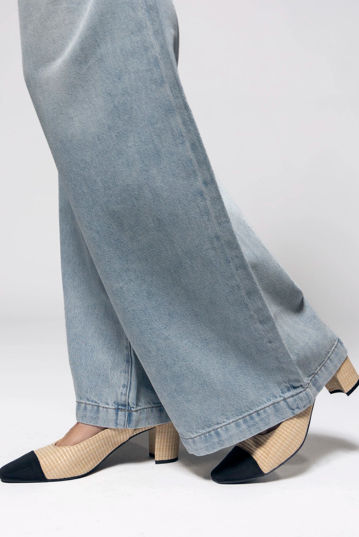 swatch_Beige/Black vaneli jala raffia slingback