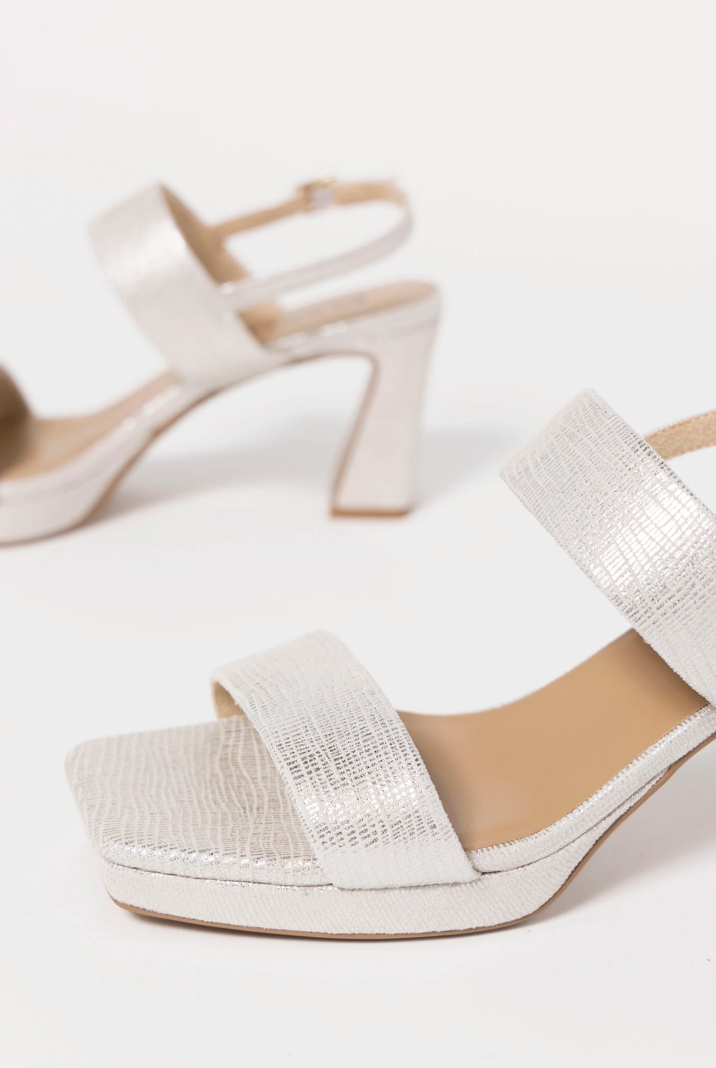 swatch_Pearl vaneli maida platform sandal